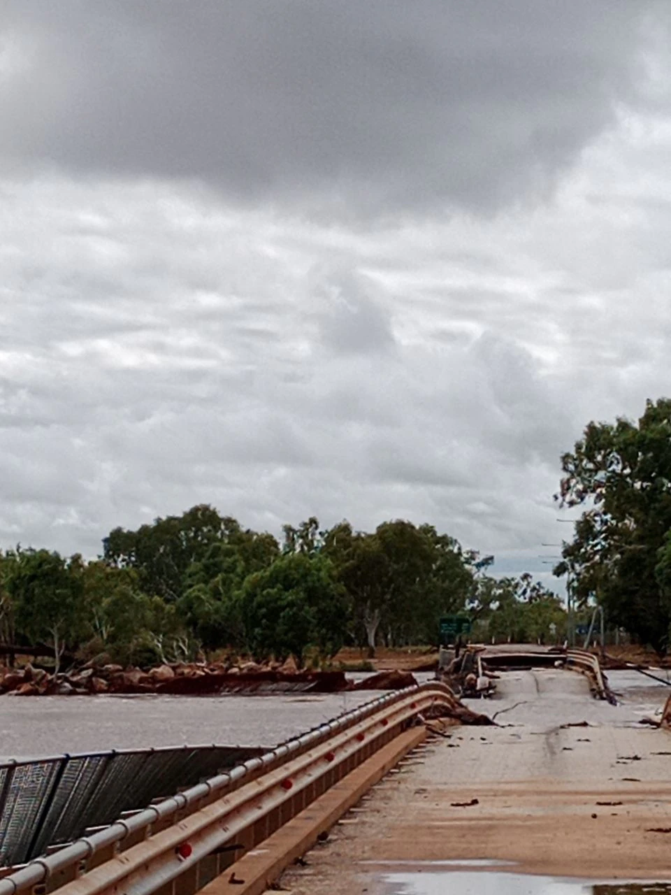 A view shows damaged Fitzroy Crossing bridge due to heavy flooding, in Fitzroy crossing, Australia January 7, 2023. Photo: Joe Ross/via REUTERS