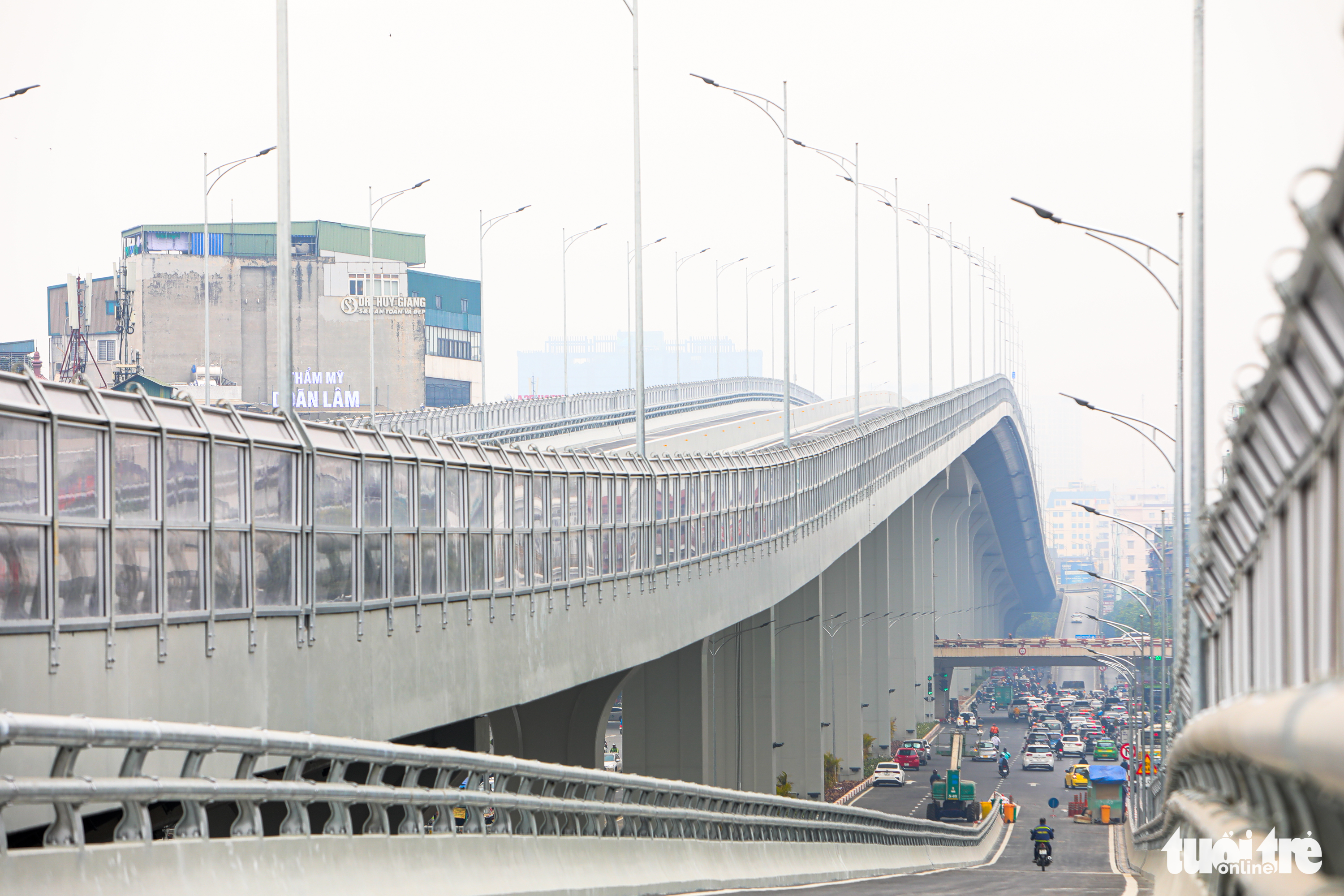 A view of the Nga Tu So - Vinh Tuy Bridge section of the Ring Road 2 project in Hanoi. Photo: Danh Khang / Tuoi Tre
