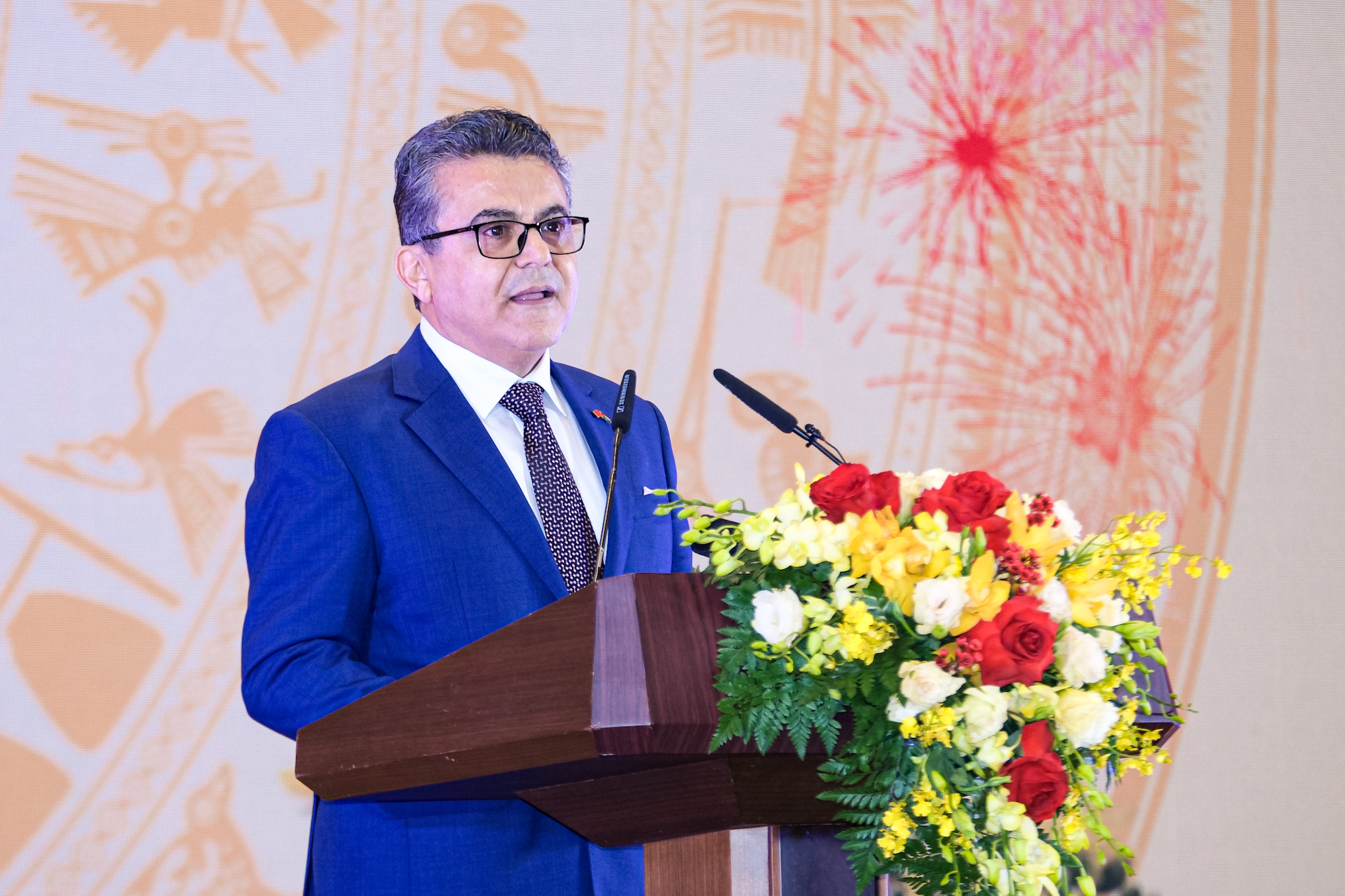Palestinian Ambassador Saadi Salama, head of the diplomatic corps, speaks at the banquet in Hanoi, January 9, 2022. Photo: Nam Tran / Tuoi Tre