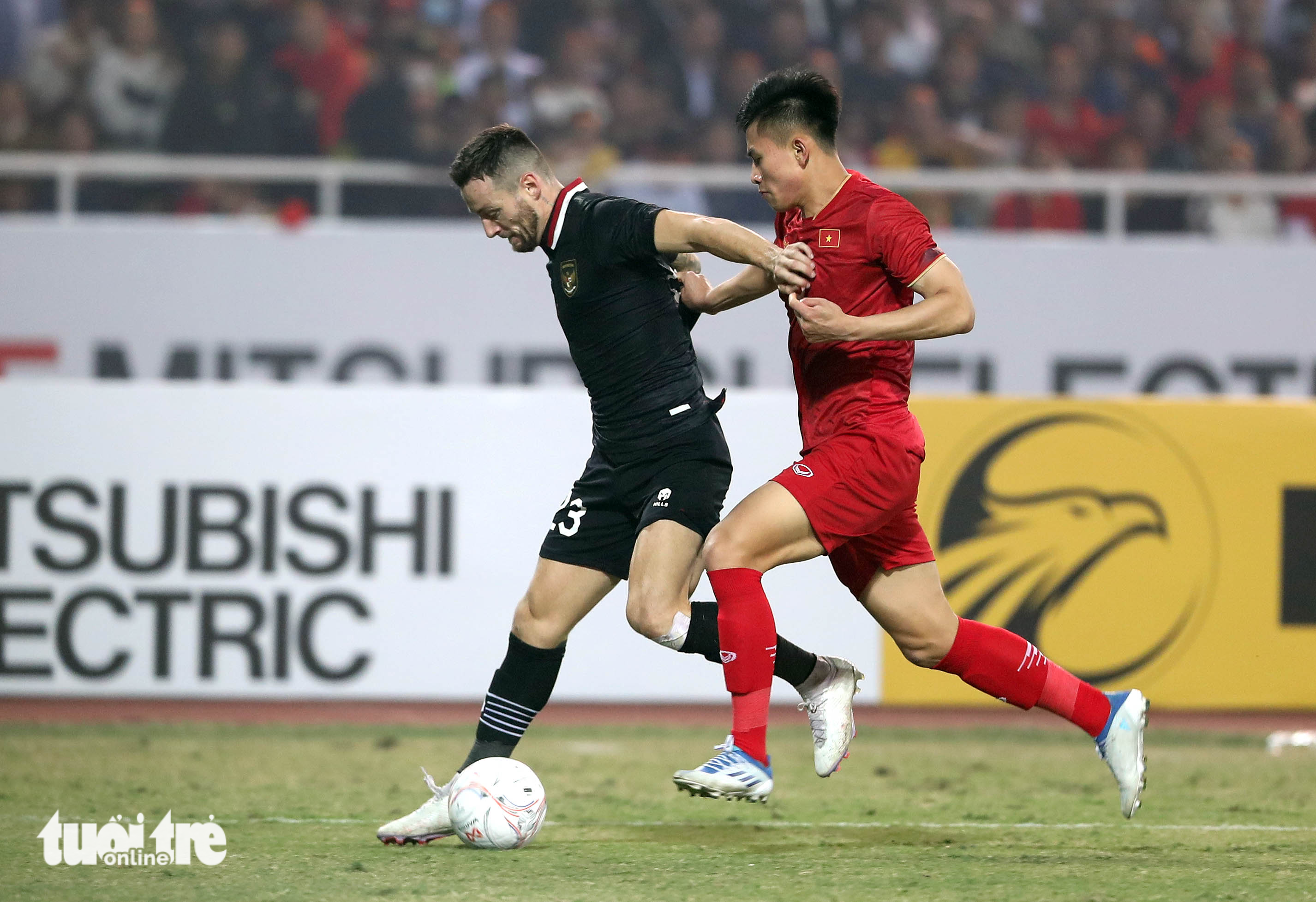 Indonesia star midfielder distracted by Vietnam talented defender Doan Van Hau: media