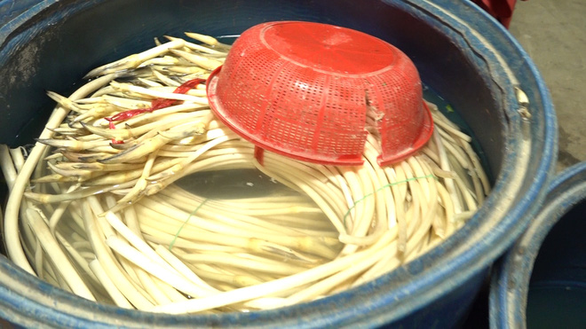 Lotus stems are soaked in chemicals. Photo: Ho Chi Minh City Police