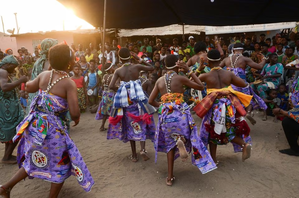 Voodoo dances and rituals wow tourists at Benin festival