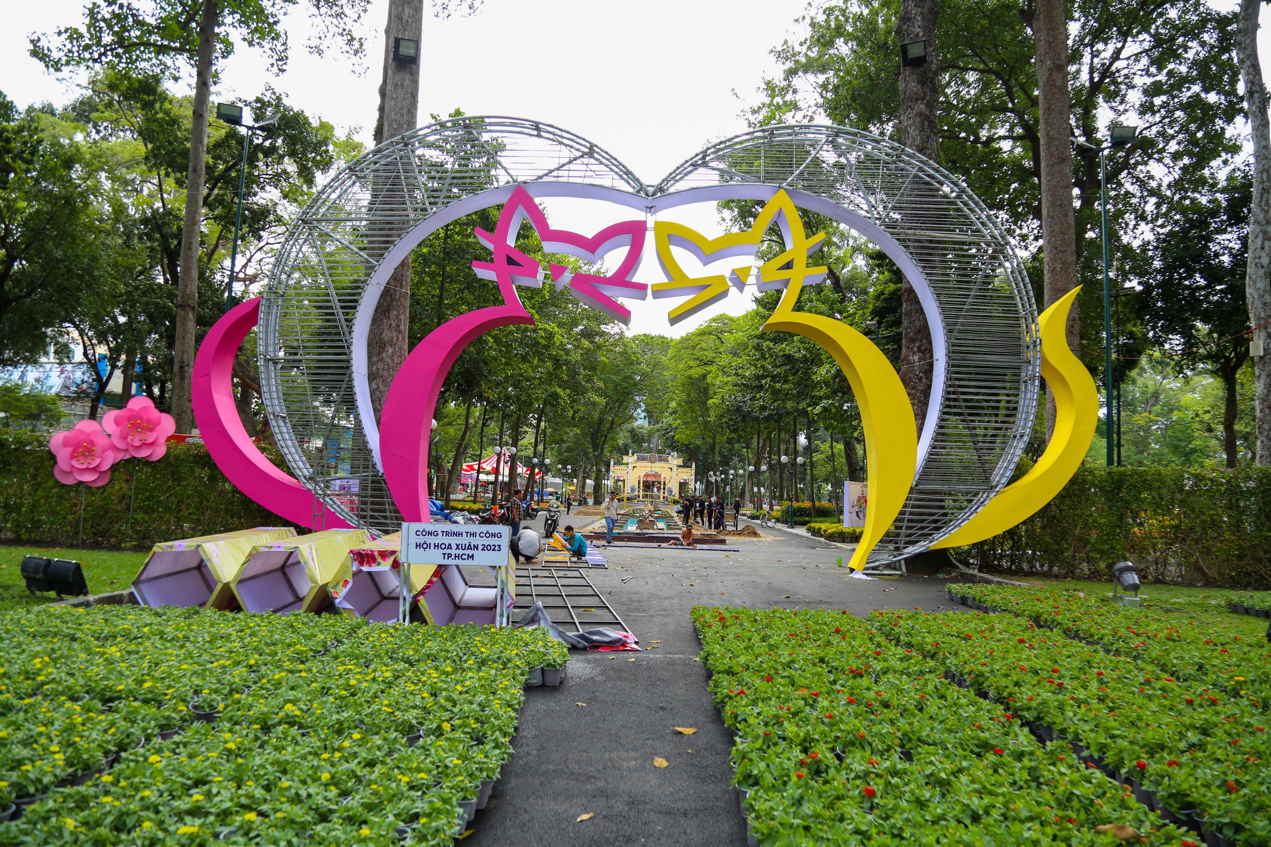 Preparations for Ho Chi Minh City’s annual spring flower festival near completion