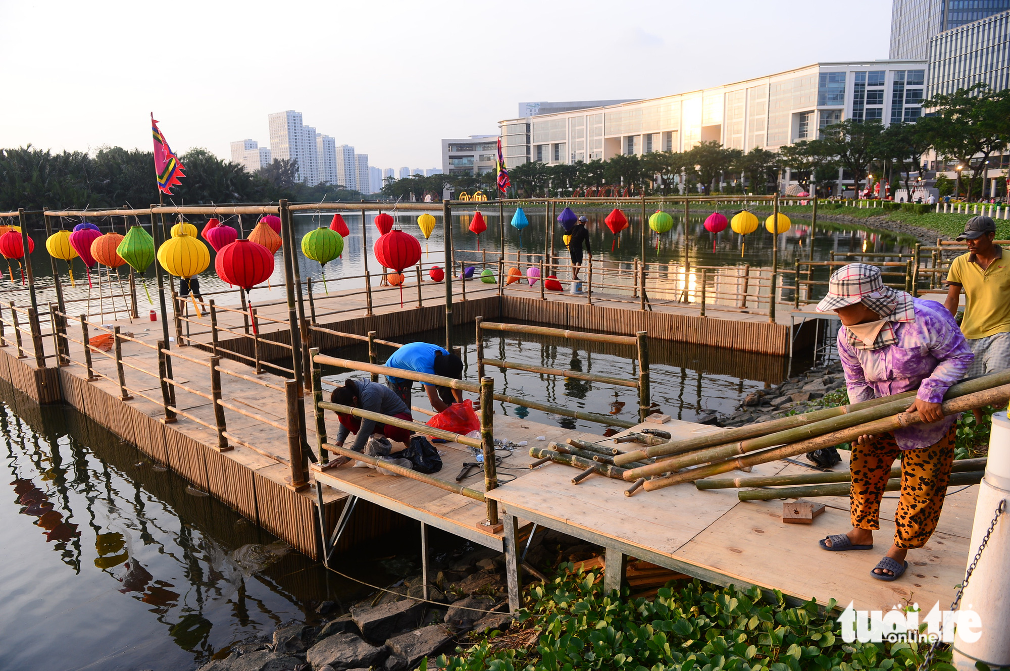 Workers complete a lantern wharf where visitors can express their expectations and dreams in the first days of the new lunar new year through lanterns. Photo: Quang Dinh / Tuoi Tre