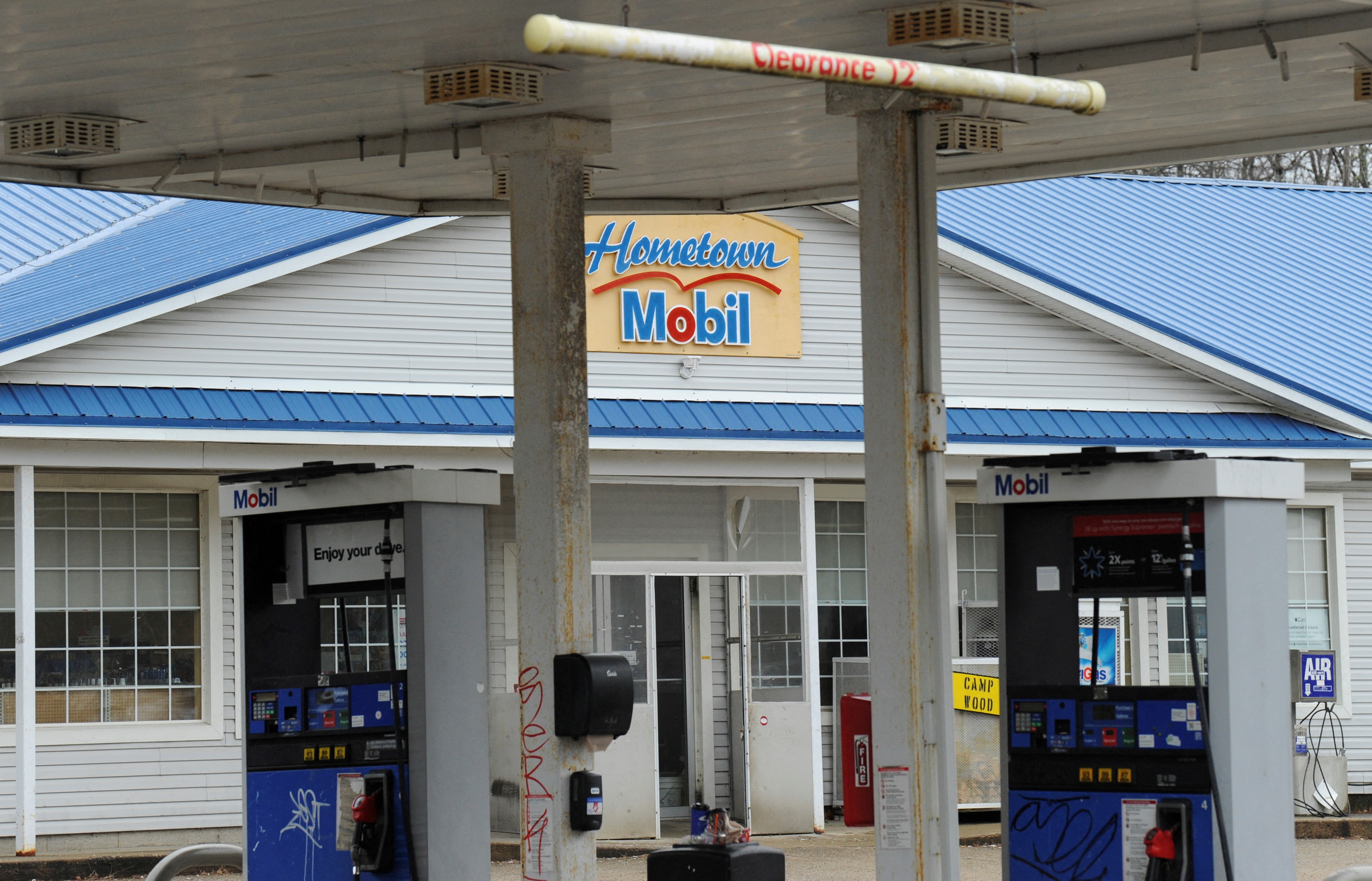 A view shows the Hometown Gas & Grill, where a single winning ticket for a Mega Millions lottery jackpot of at least $1.35 billion, the second largest jackpot in U.S. history, was sold, according to lottery organizers, in Lebanon, Maine, U.S. January 14, 2023.  Photo: Reuters