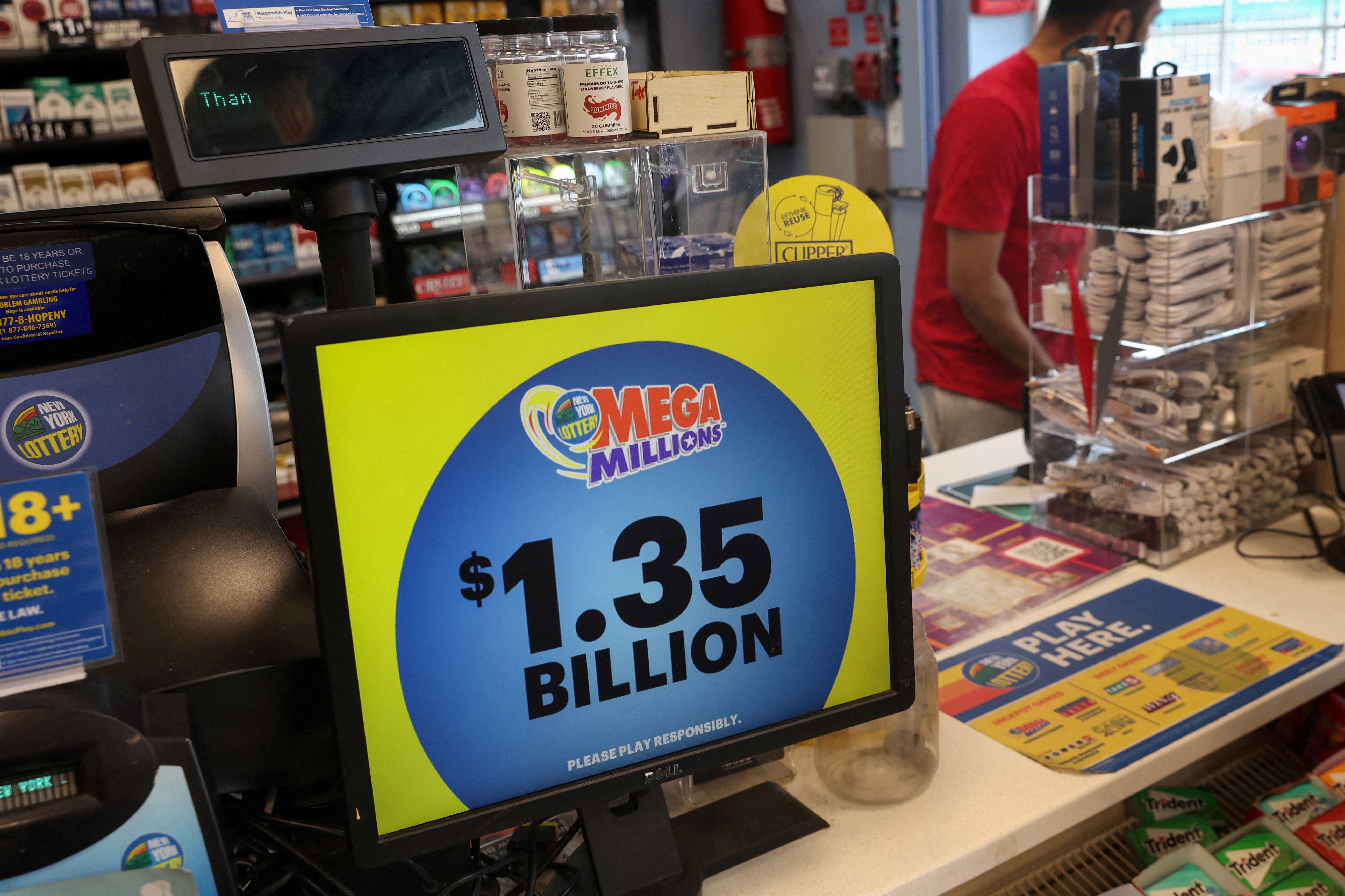 A digital screen advertisement for the 'Mega Millions' lottery prize at over $1.35 billion ahead of the January 13th multi-state prize drawing is seen at a ticket sales shop in Great Neck, New York, U.S., January 13, 2023. Photo: Reuters