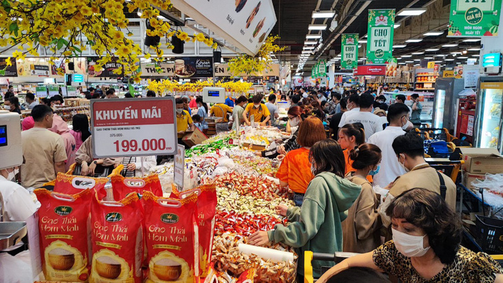 Ho Chi Minh City Supermarkets Overcrowded With Shoppers As Tet Nears