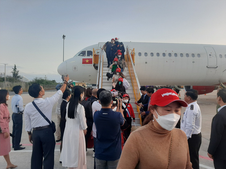 Chinese tourists arrive at Cam Ranh International Airport in Khanh Hoa Province, Vietnam on January 24, 2023. Photo: Thuc Nghi / Tuoi Tre