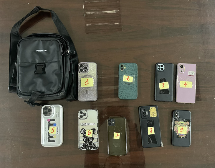Pickpocket captured soon after stealing 9 phones at 2 worship places in Hanoi