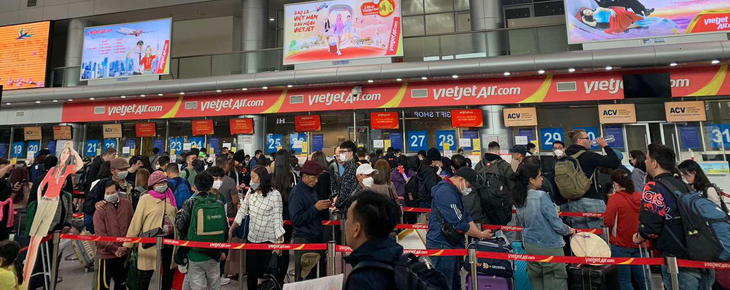 Da Nang International Airport in the namesake central city is packed with passengers on the first days of this lunar year. Photo: Tieu Vy / Tuoi Tre