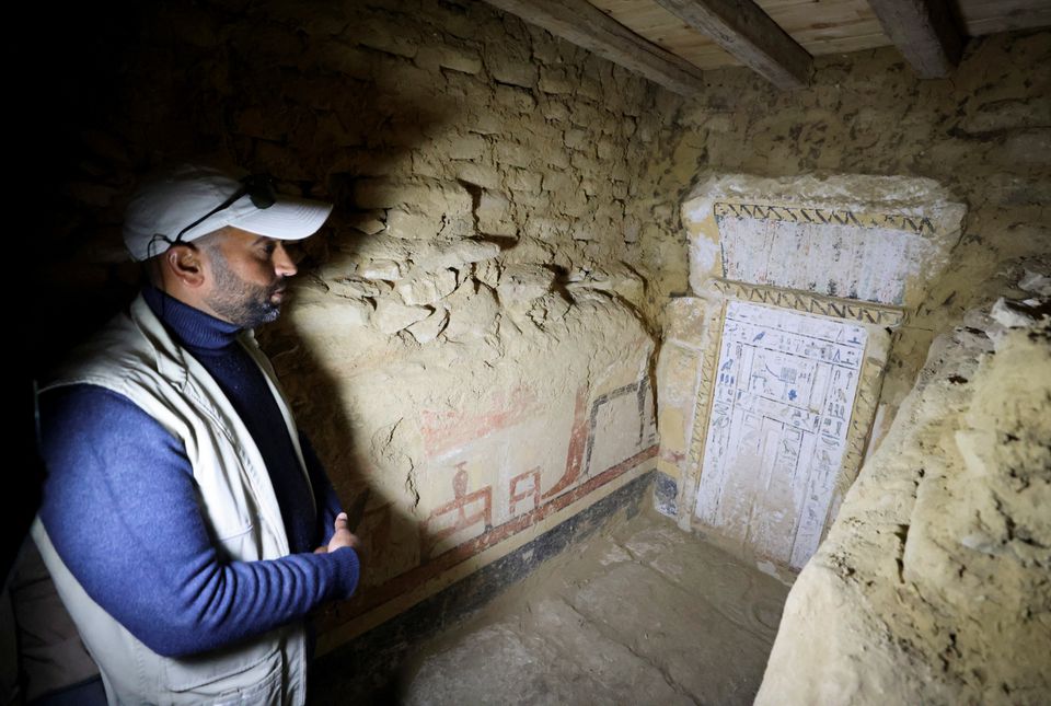 A general view inside a tomb after the announcement of the discovery of 4,300-year-old sealed tombs in Egypt's Saqqara necropolis, in Giza, Egypt, January 26, 2023. Photo: Reuters