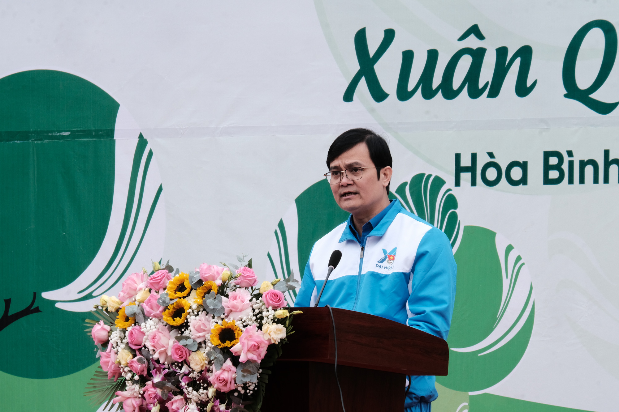First secretary of the Central Committee of the union Bui Quang Huy speaks at the launching ceremony of the Tet tree planting movement. Photo: Ha Thanh / Tuoi Tre