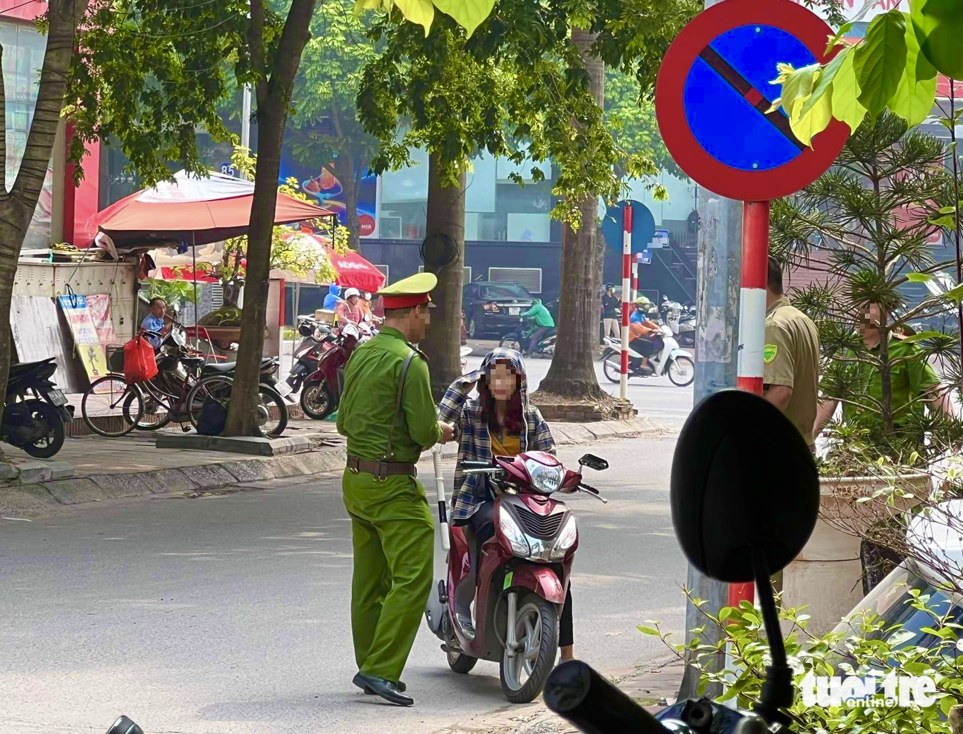 Can ward police fine traffic violators in Vietnam?