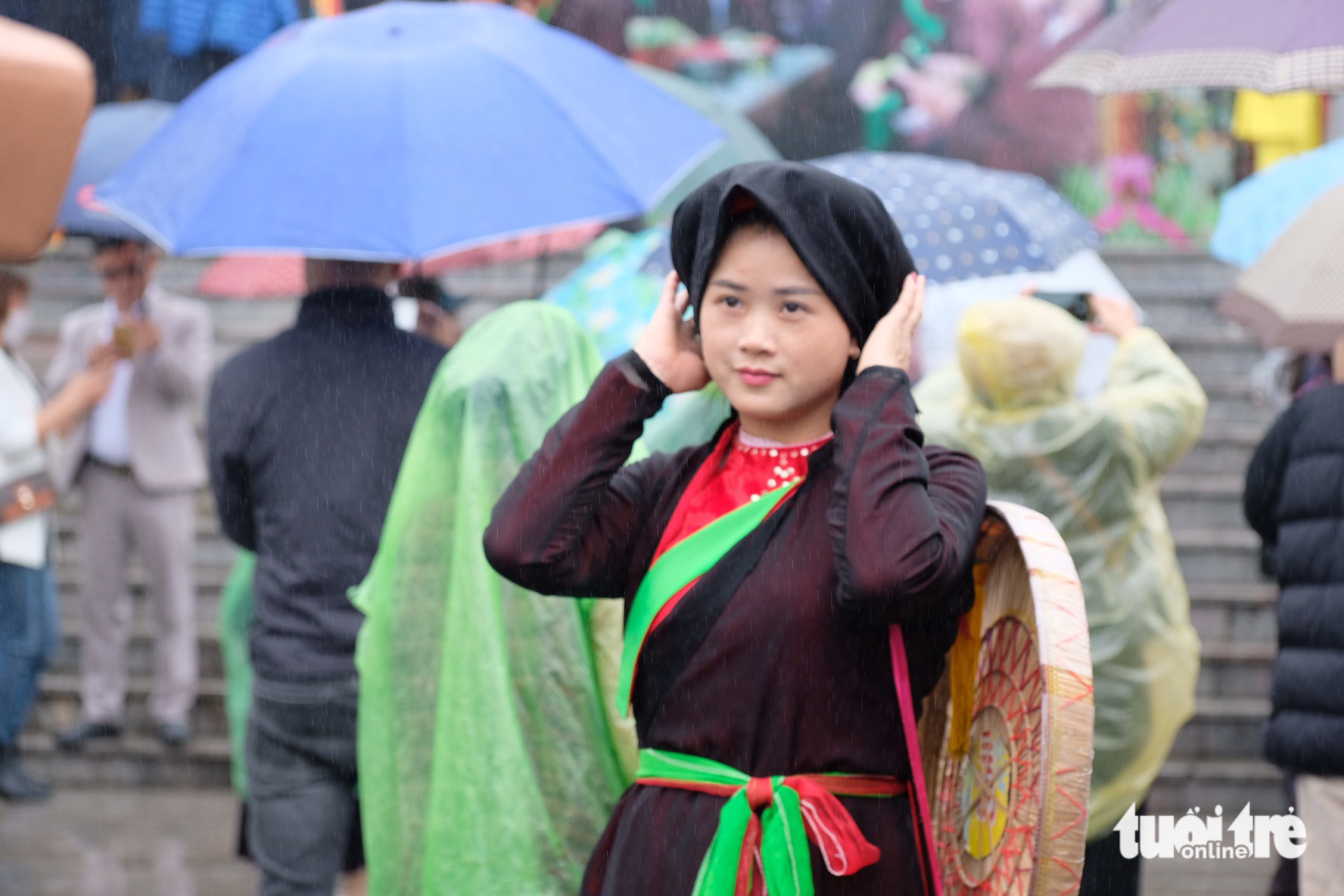 Luong Hong Hanh, who traveled 100km from Lang Son Province, dons a traditional costume at the Lim Festival in Tien Du District, Bac Ninh Province, Vietnam, February 3, 2023. Photo: Nguyen Bao / Tuoi Tre