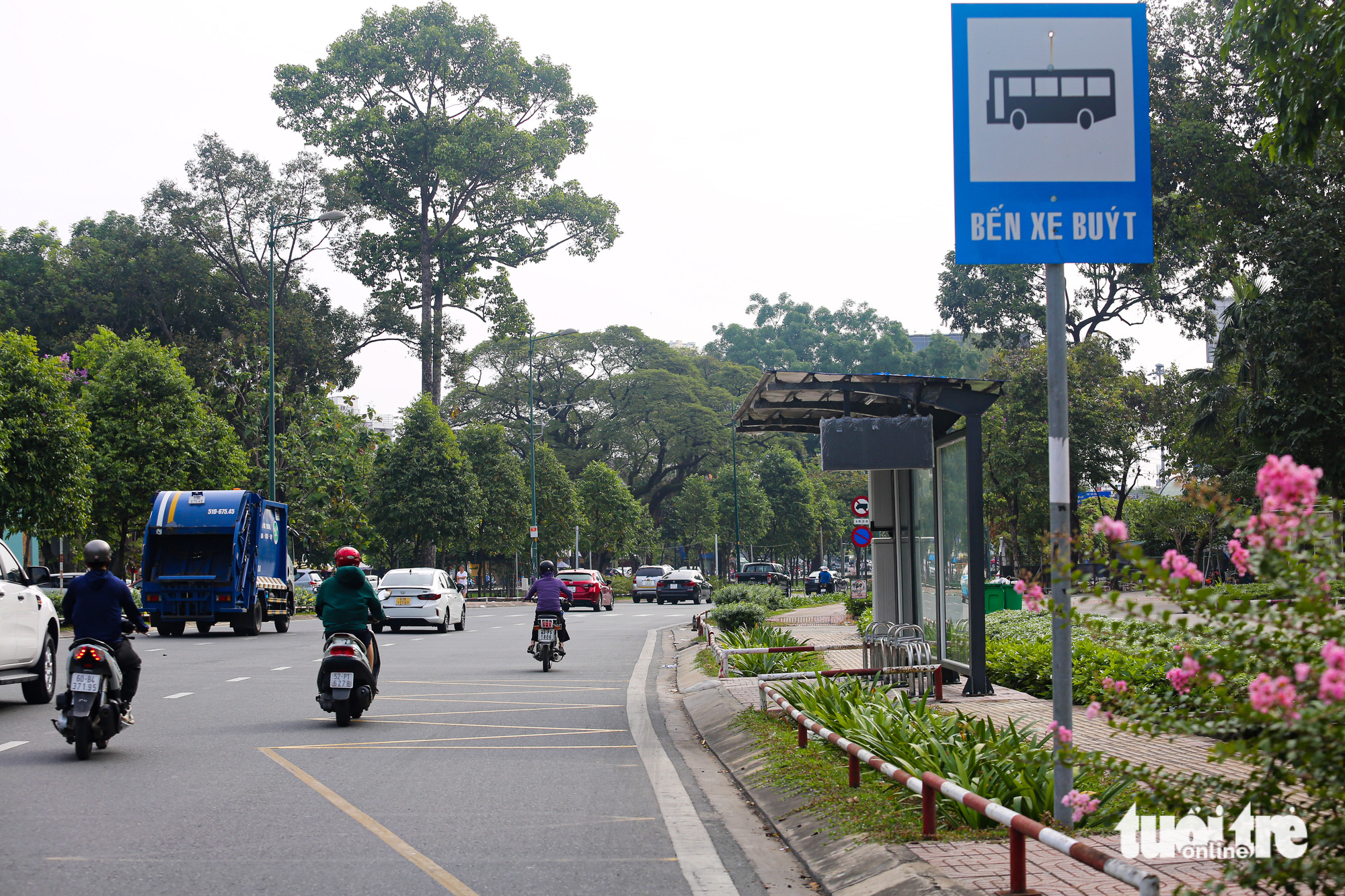 Ho Chi Minh City renovates hundreds of bus stops