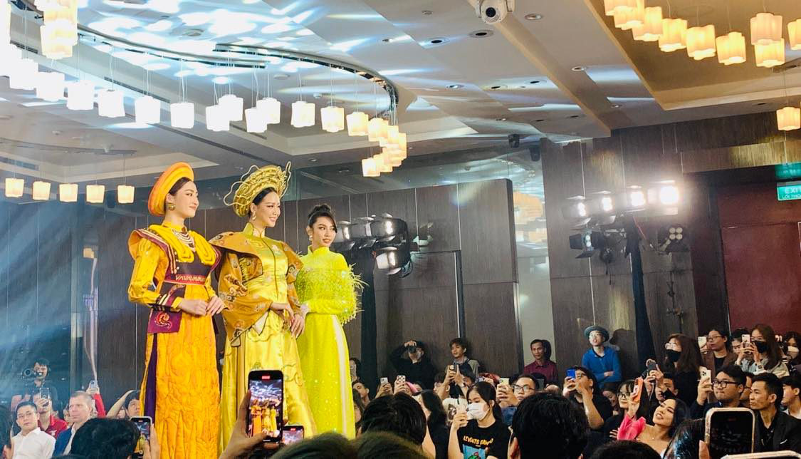 Luong Thuy Linh (L), Miss World Vietnam 2019, Le Nguyen Bao Ngoc (C), Miss Intercontinental 2022, and Nguyen Thu Thuy Tien, Miss Grand International 2021, are introduced as the ambassadors of the Miss National Vietnam 2023 beauty pageant, February 5, 2023. Photo: Hoai Phuong / Tuoi Tre