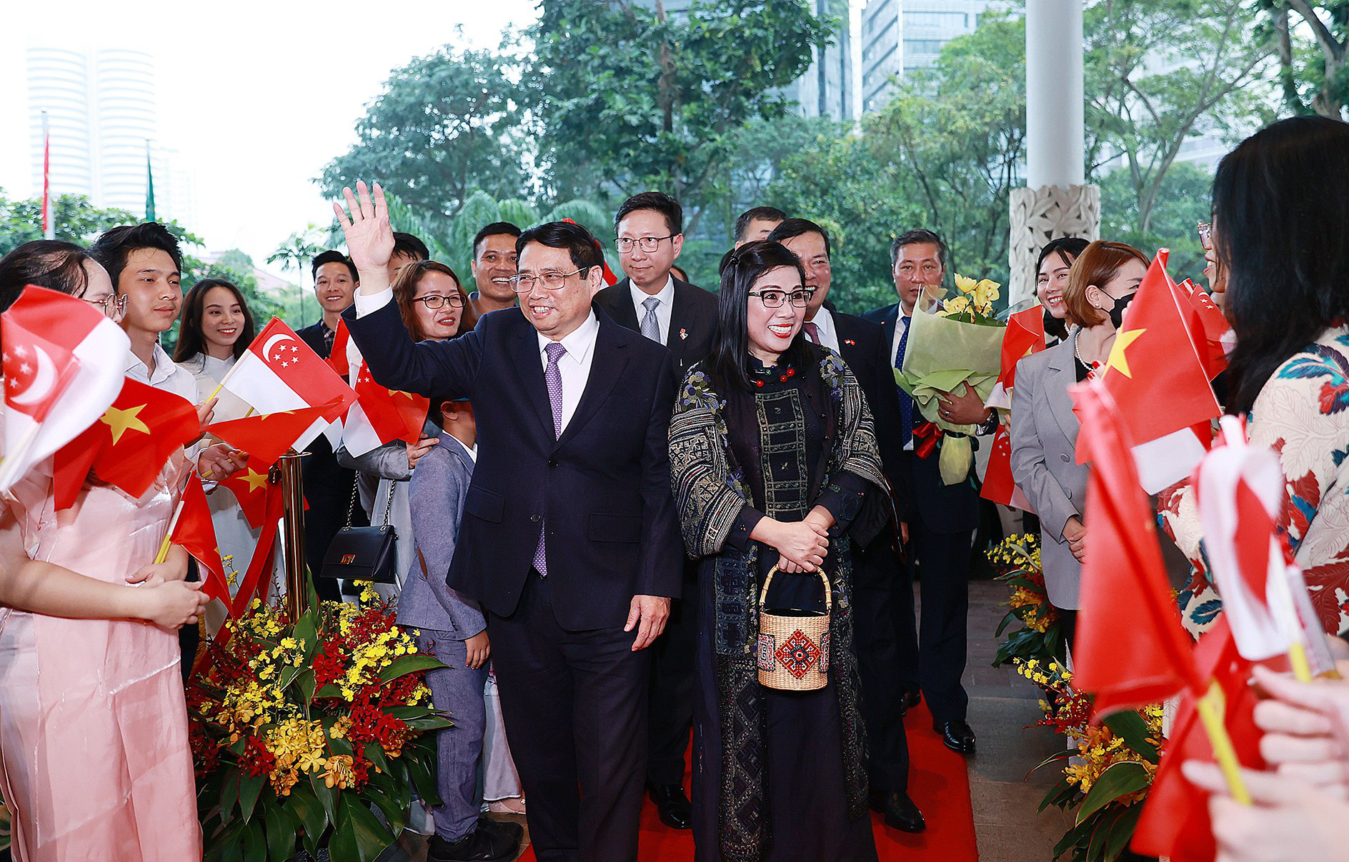 Vietnamese premier embarks on official visit to Singapore