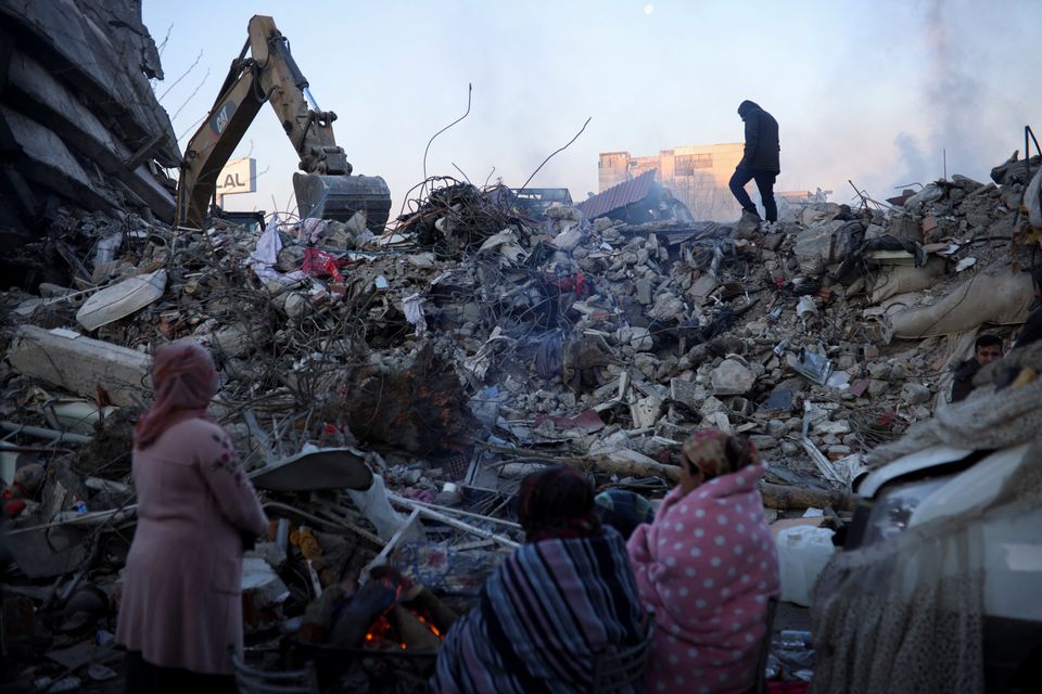 People gather at the rubble in the aftermath of a deadly earthquake in Kahramanmaras, Turkey February 9, 2023. Photo: Reuters