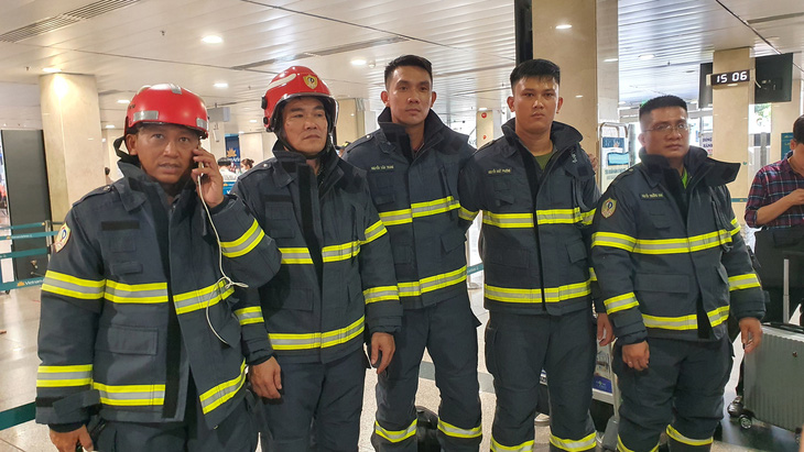 Five officers from the Ho Chi Minh City Firefighting Police are among the 100 officials and soldiers sent to Turkey. Photo: Minh Hoa / Tuoi Tre
