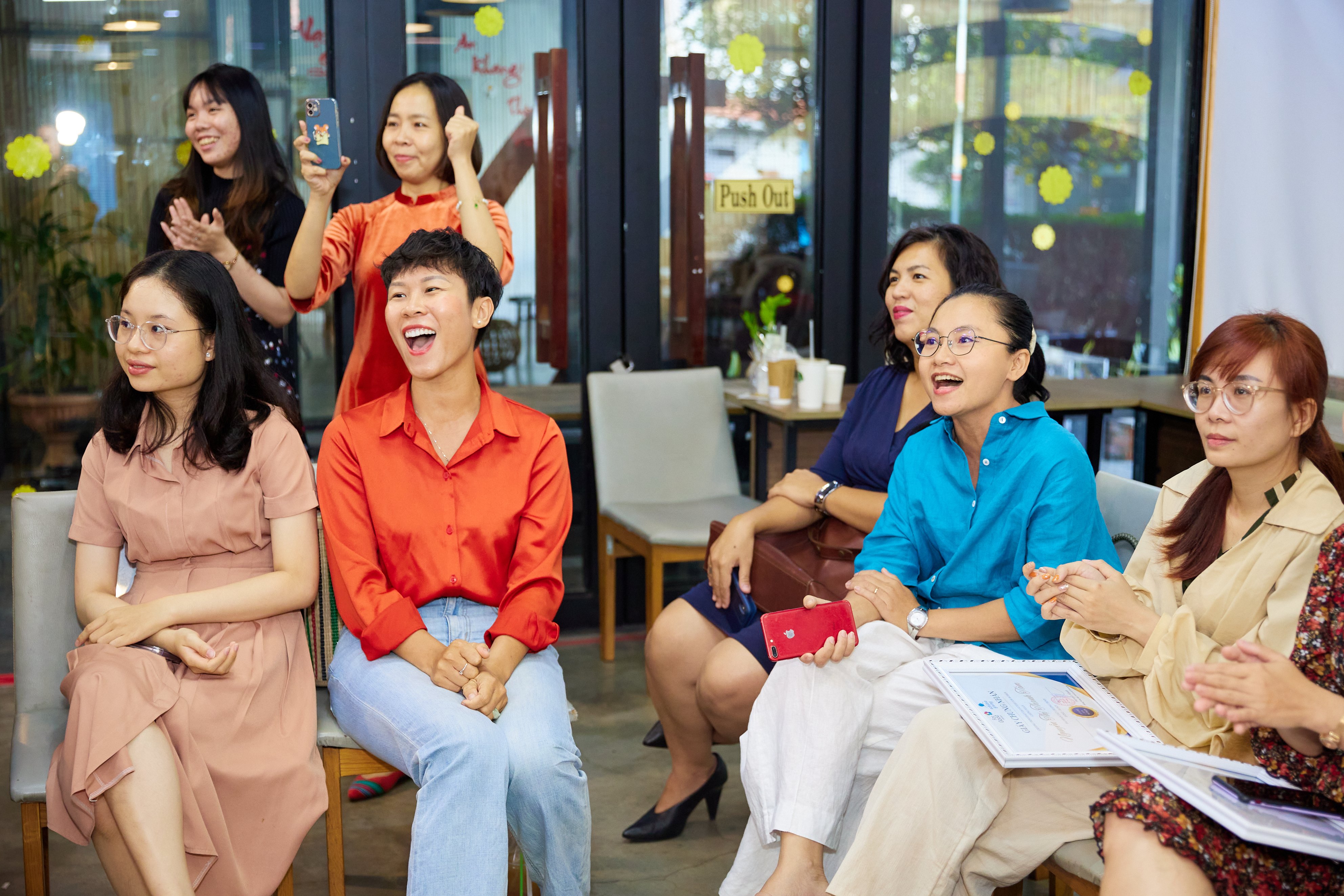 Female entrepreneurs share their self-reflection on essential factors for a successful business leader in the modern context at a ceremony on February 11, 2023. Photo: ForGood Vietnam