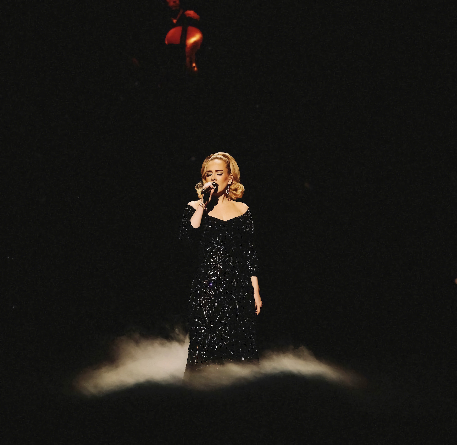 British Grammy-winning singer and songwriter Adele wears a stunning black dress by renowned Vietnamese designer Cong Tri at the ‘Weekends with Adele’ show in Las Vegas, Nevada, the U.S., February 11, 2023. Photo: Cong Tri