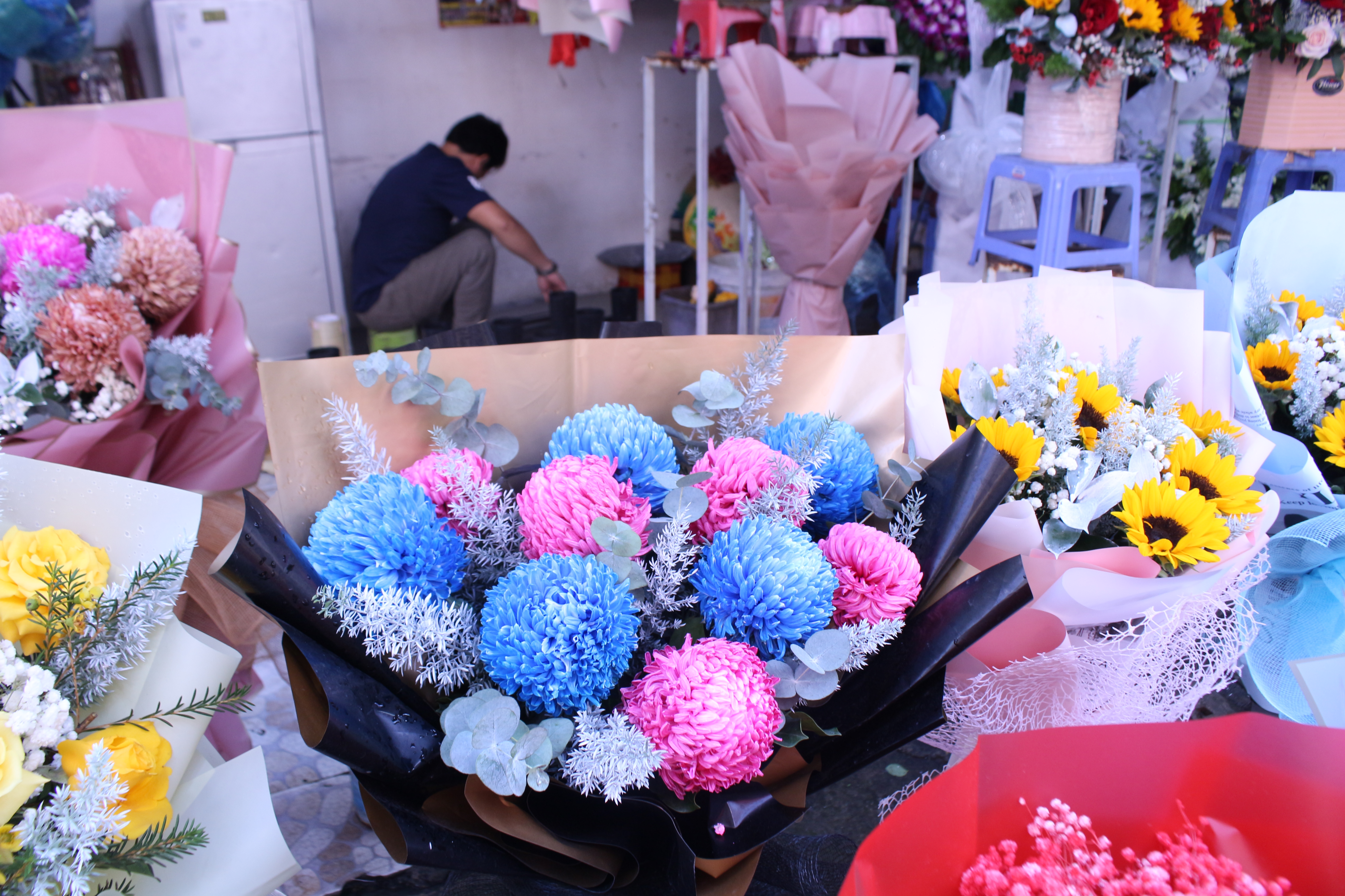 A bouquet of flowers is sold at Ho Thi Ky Market in District 10, Ho Chi Minh City. Photo: Ray Kuschert / Tuoi Tre News
