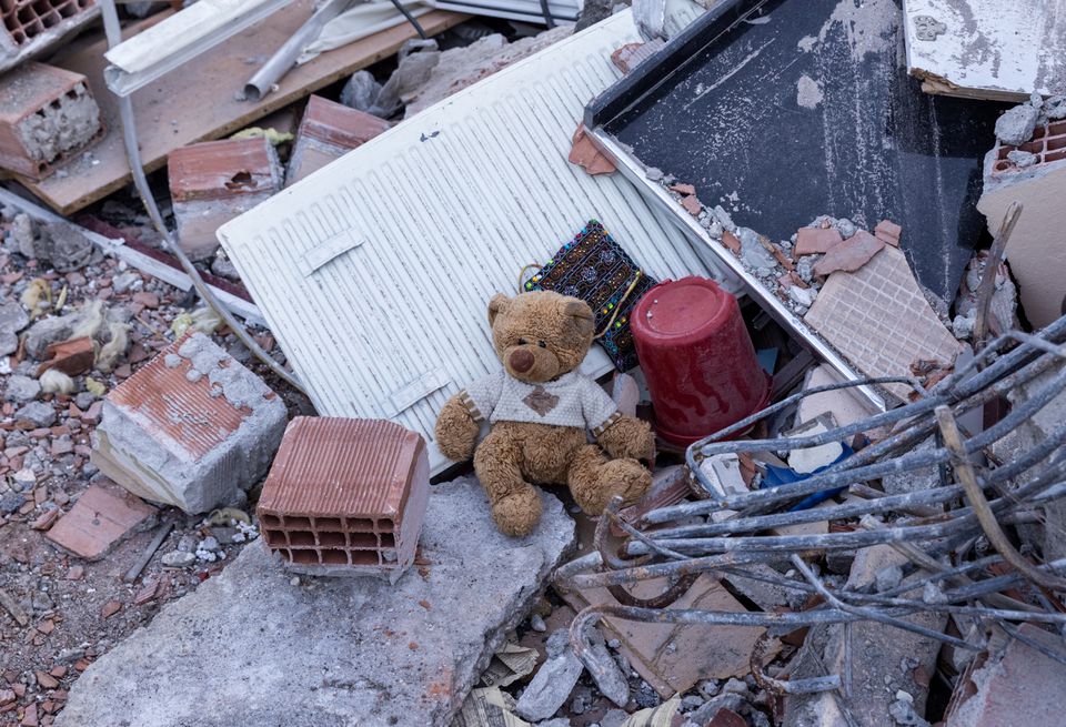 A toy bear is seen on a pile of bricks and concrete in the aftermath of a deadly earthquake in Elbistan, Turkey February 14, 2023. Photo: Reuters