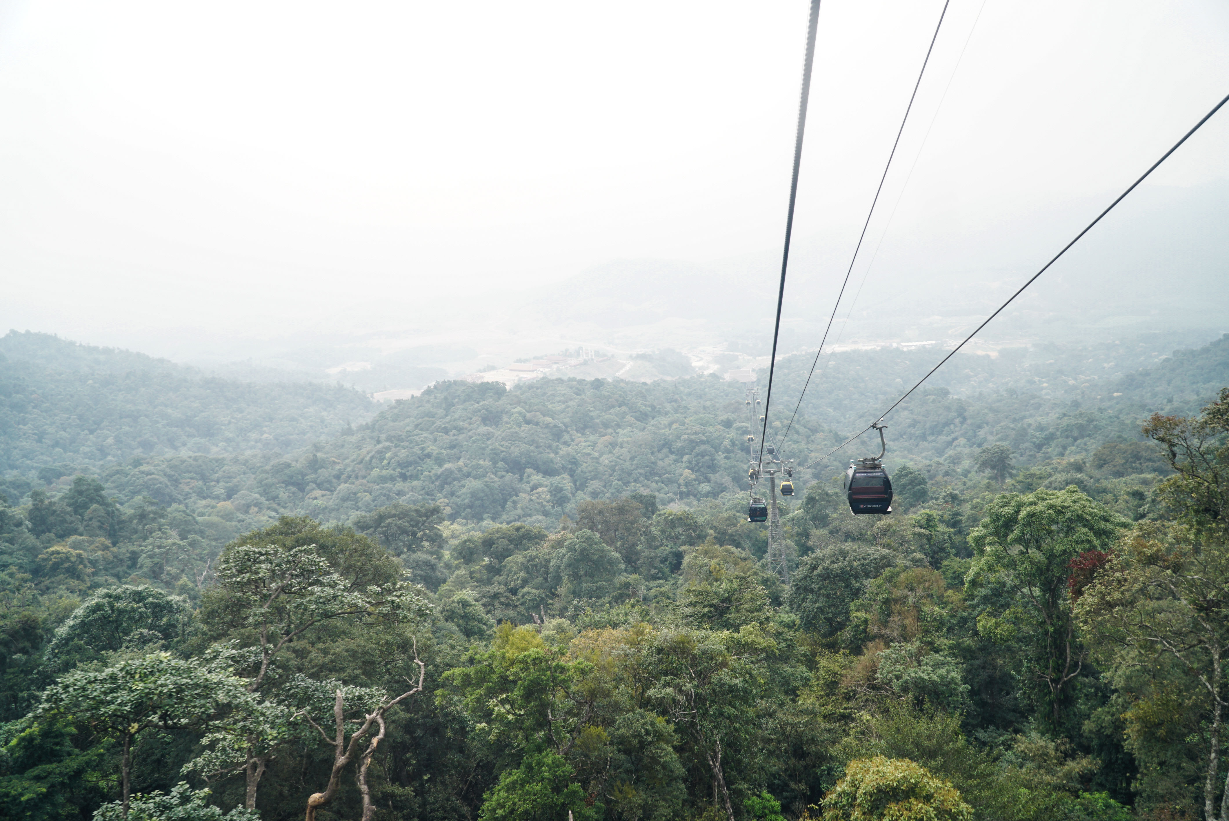 The cable car system at the Tay Yen Tu Spiritual-Ecological Tourist Area in Tay Yen Tu Town, Son Dong District, Bac Giang Province. Photo: Uyen/ Tuoi Tre News