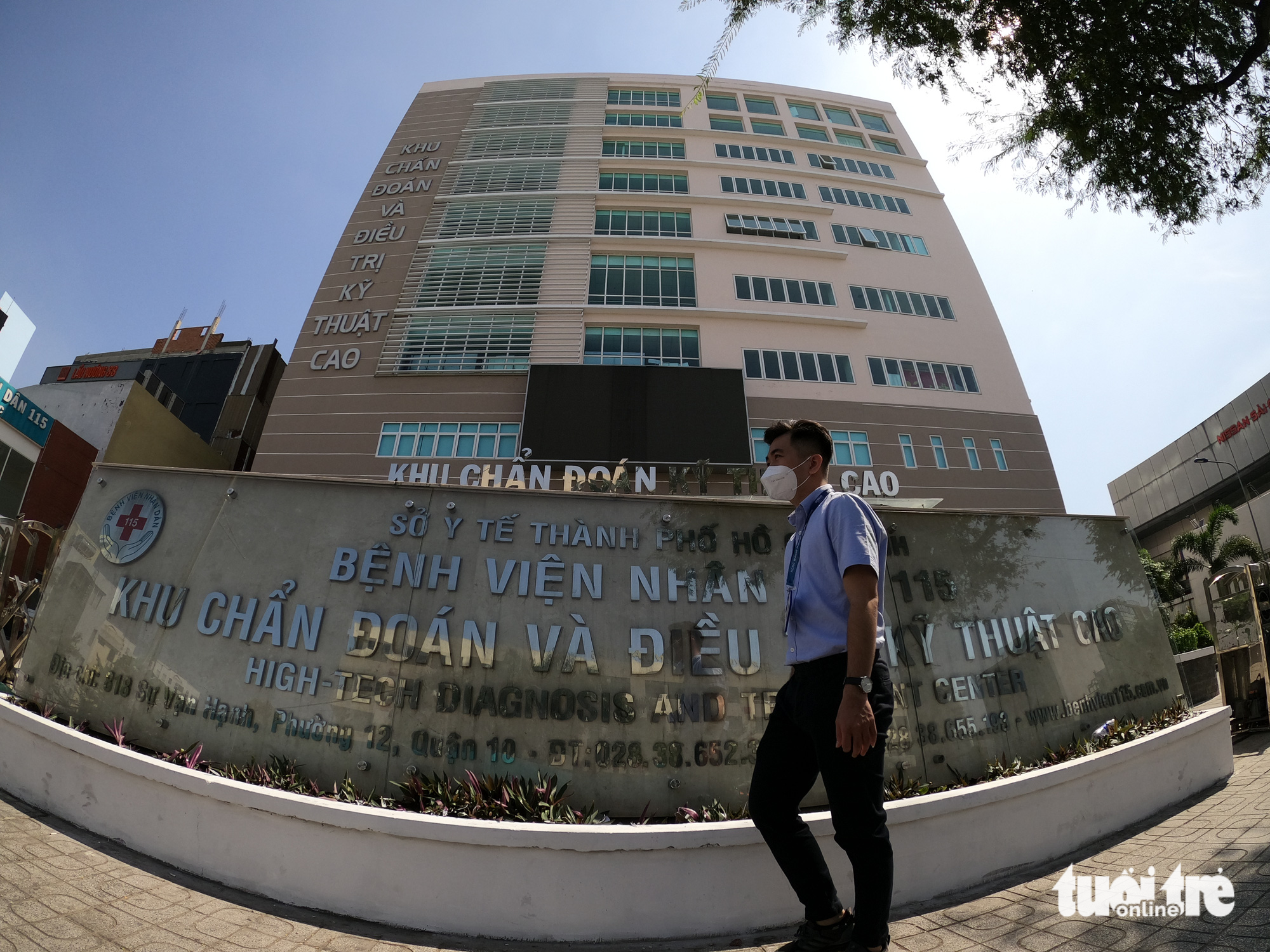 A man walks past the newly-built high-tech diagnostic and treatment department at the 115 People’s Hospital in District 10, Ho Chi Minh City. Photo: Hoang Loc / Tuoi Tre