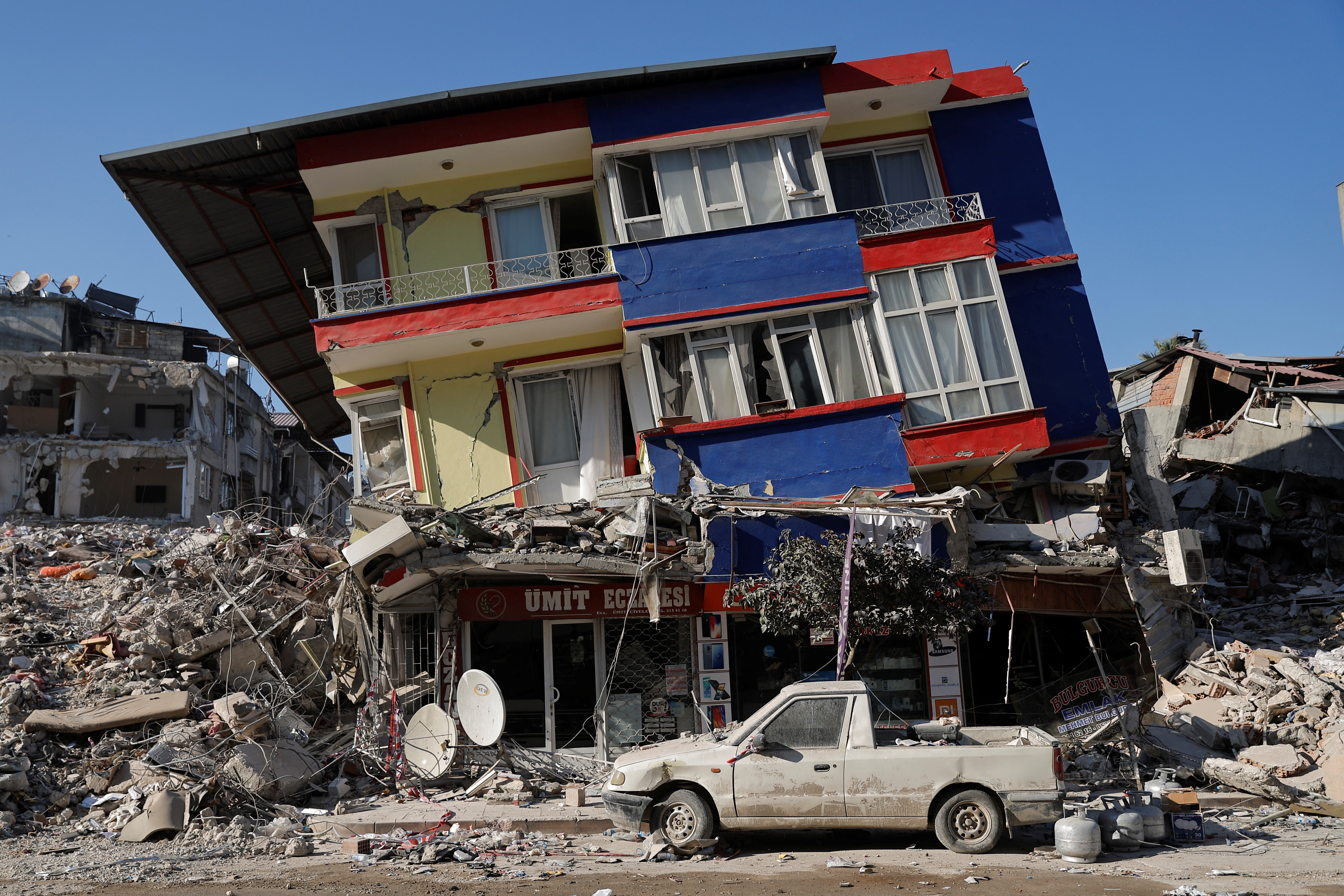 A view shows a destroyed building, in the aftermath of the deadly earthquake, in Antakya, Turkey February 18, 2023. Photo: Reuters