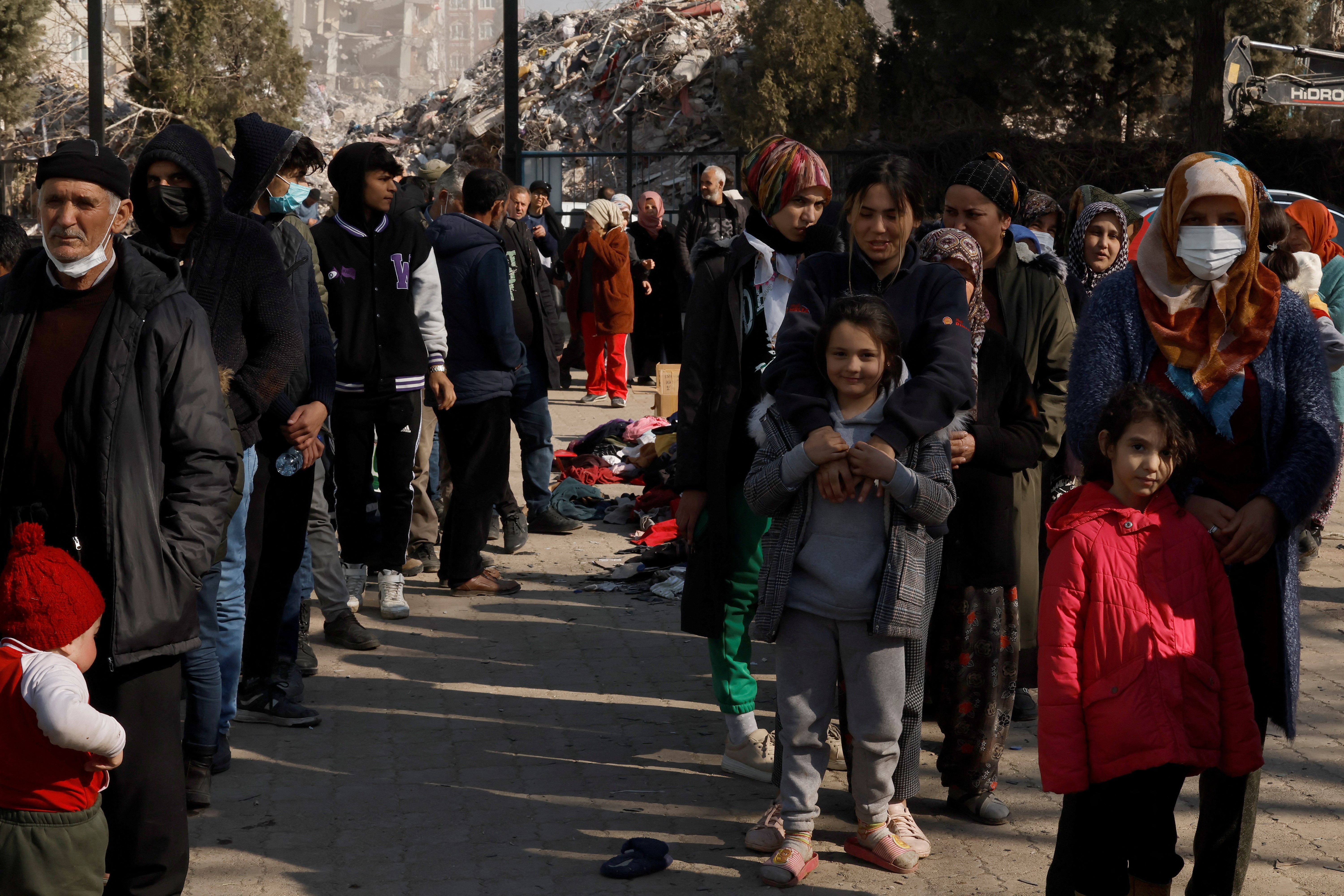 People queue for humanitarian aid, in the aftermath of a deadly earthquake, in Kahramanmaras, Turkey, February 18, 2023. Photo: Reuters