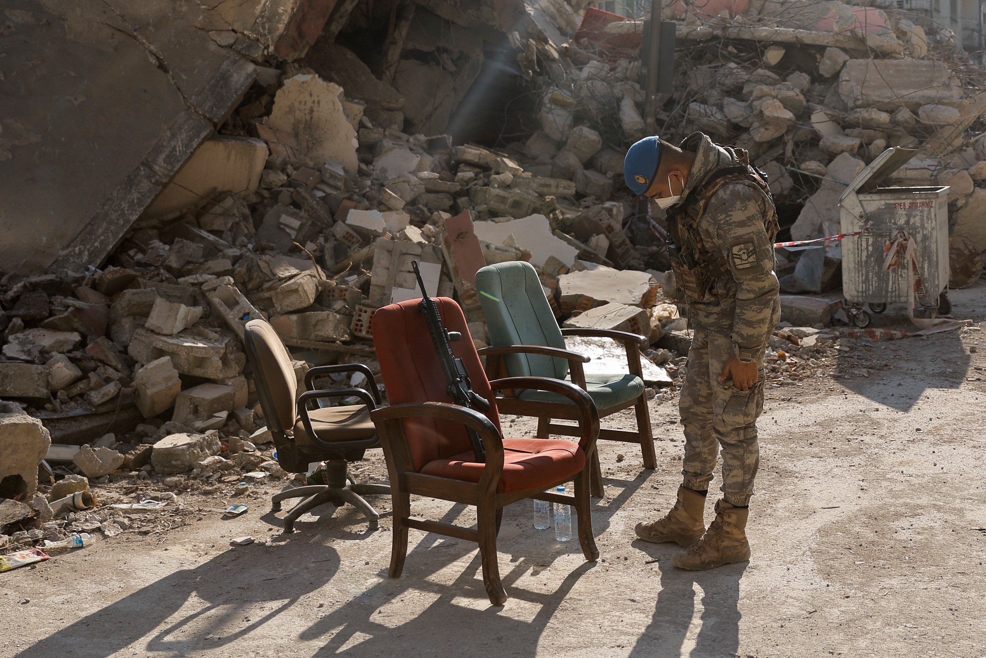 A Turkish serviceman stands at the site of a collapsed building, in the aftermath of the deadly earthquake, in Antakya, Turkey February 18, 2023. Photo: Reuters