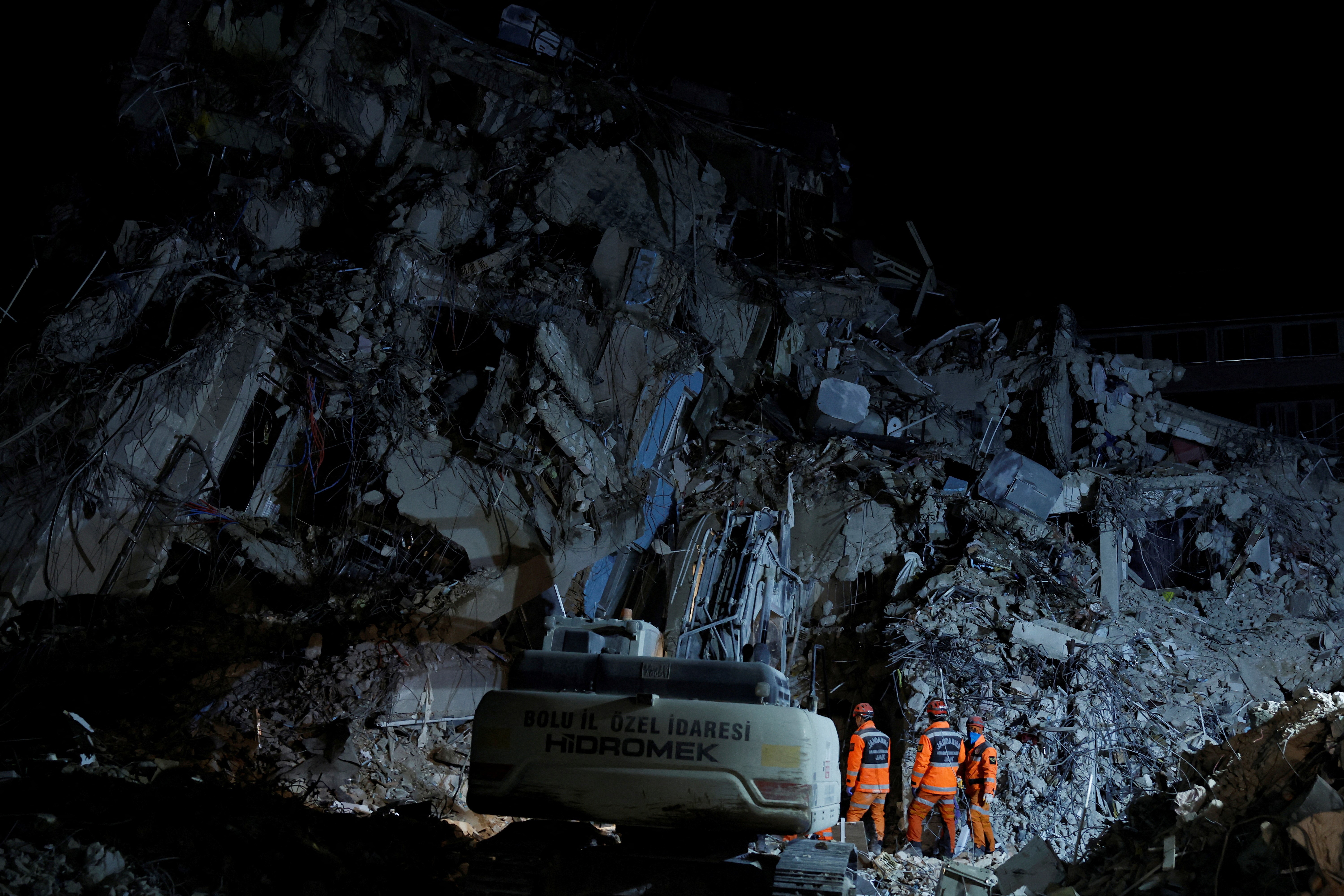 Emergency workers search through rubble for the bodies of a mother and child, in the aftermath of a deadly earthquake, in Antakya, Hatay province, Turkey, February 21, 2023. Photo: Reuters