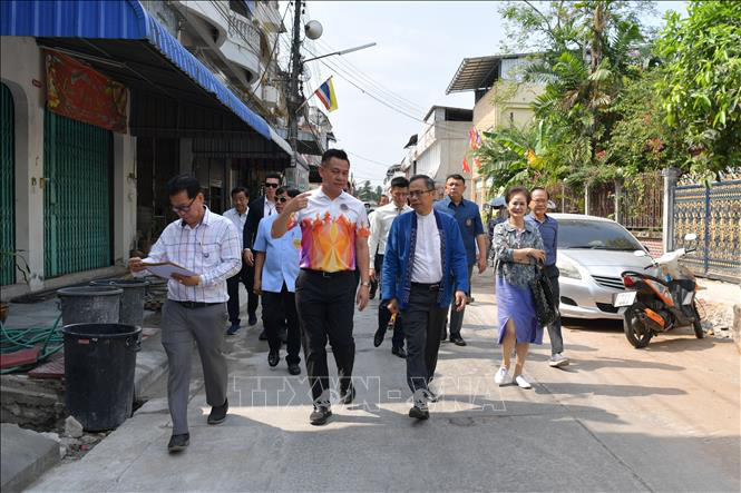 Vietnamese Ambassador to Thailand Phan Chi Thanh and Thanadorn Phuttharaksa, mayor of Udon Thani City, visit the construction site of the Vietnam Town project. Photo: Vietnam News Agency