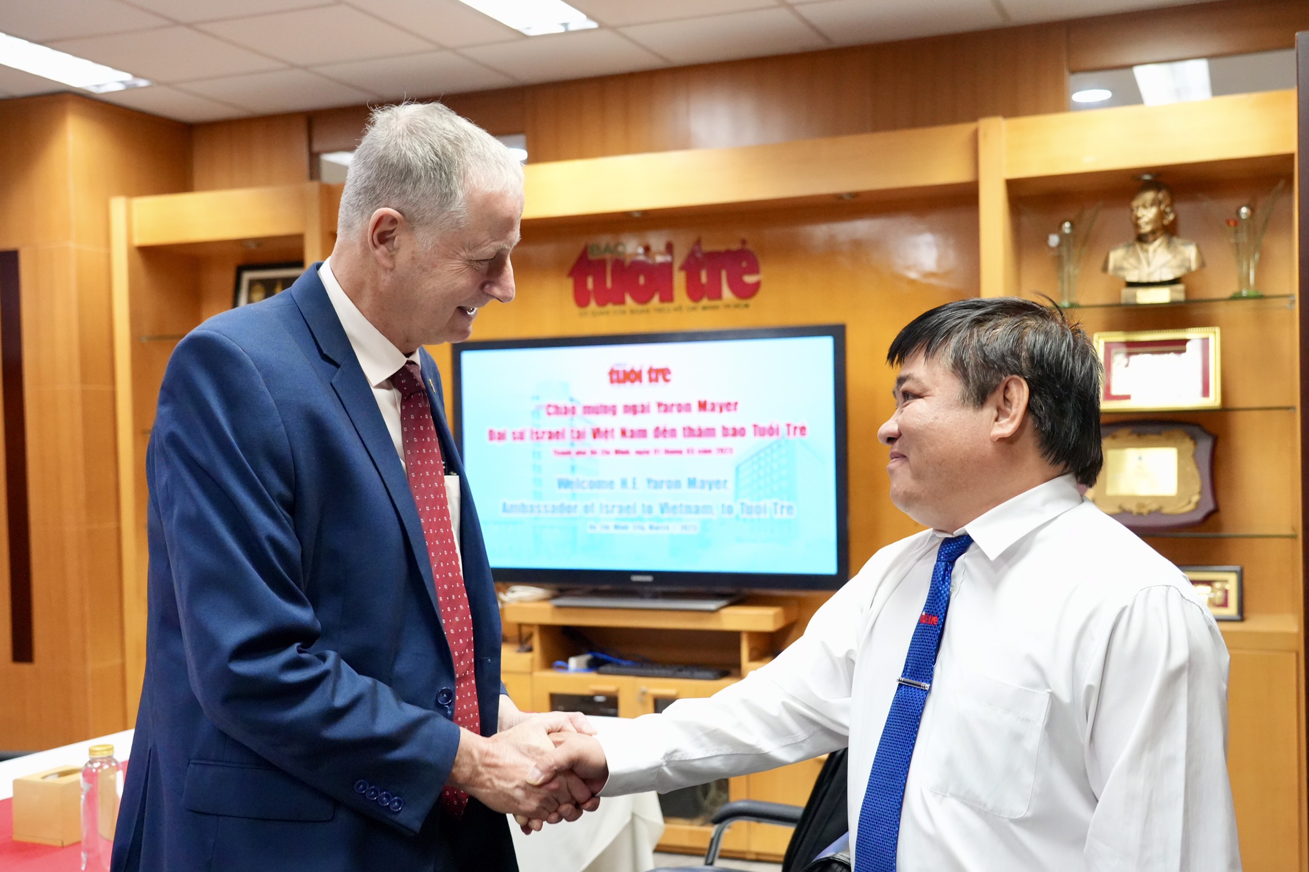 Tuoi Tre welcomes Israeli ambassador to Vietnam