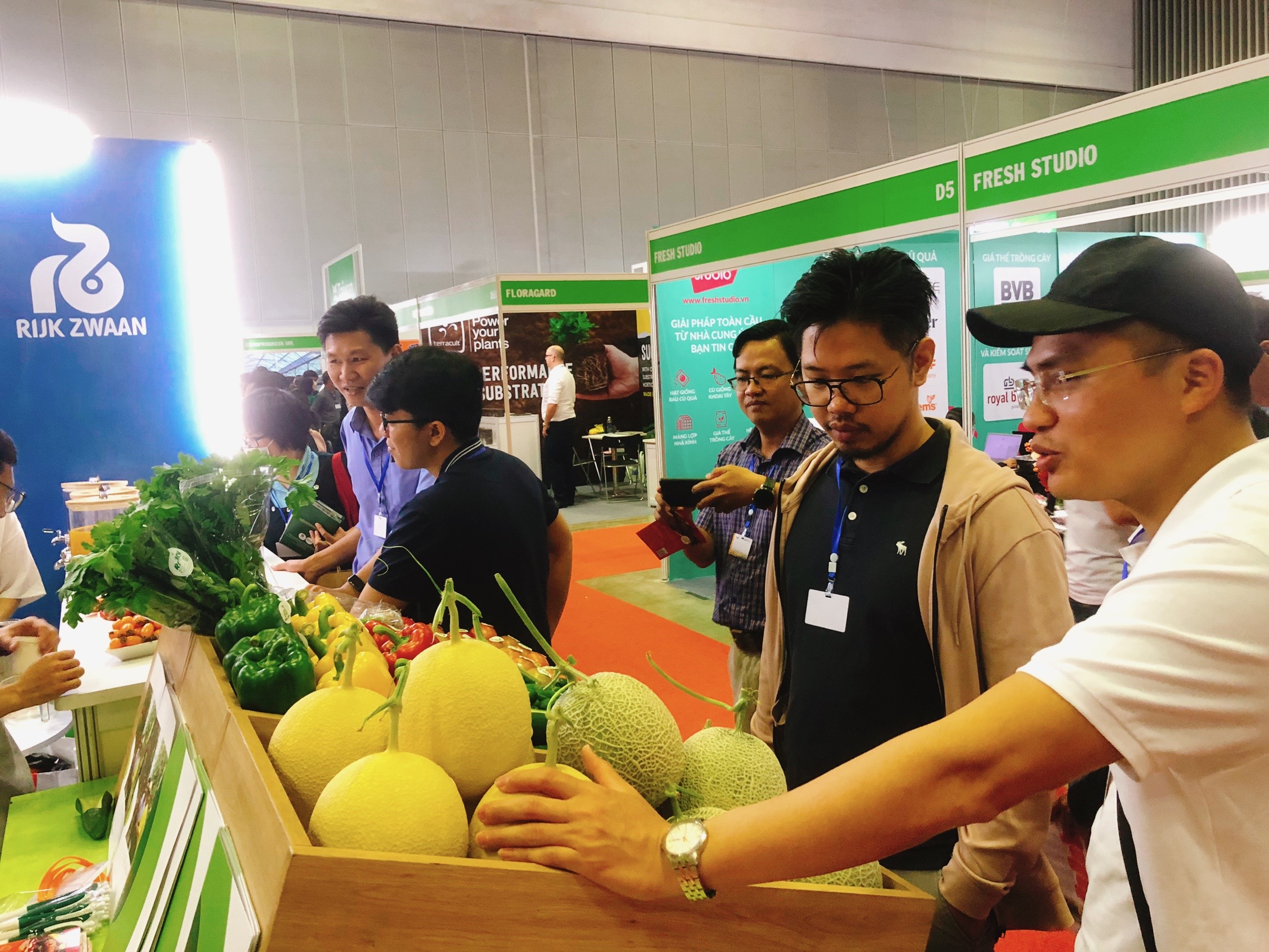 Visitors at the 5th International exhibition and conference for horticultural and floricultural production and processing technology in Vietnam. Photo: Hong Van / Tuoi Tre