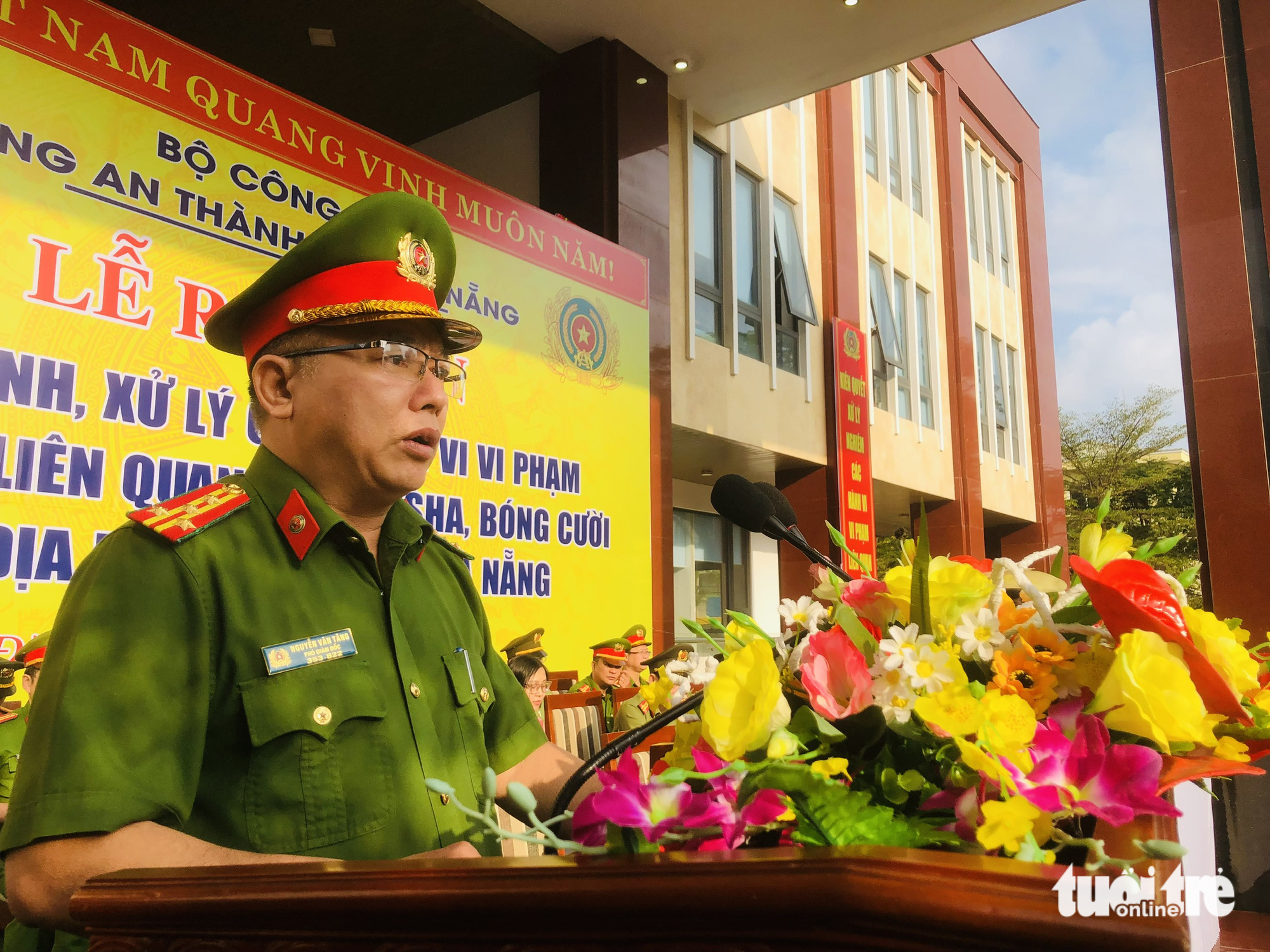 Colonel Nguyen Van Tang, deputy director of the Da Nang Department of Public Security, speaks at the event, March 3, 2023. Photo: Doan Cuong / Tuoi Tre