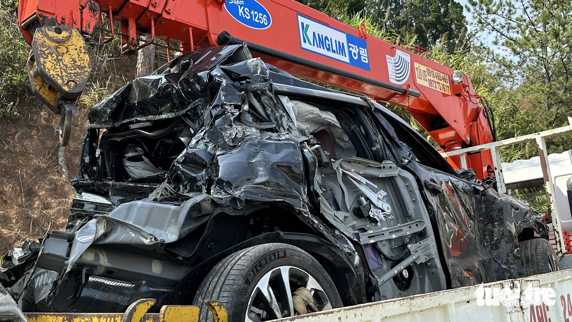 A five-seater car is smashed after being hit by a truck on Mimosa mountain pass in Lam Dong Province, Vietnam, March 3, 2023. Photo: M.V. / Tuoi Tre