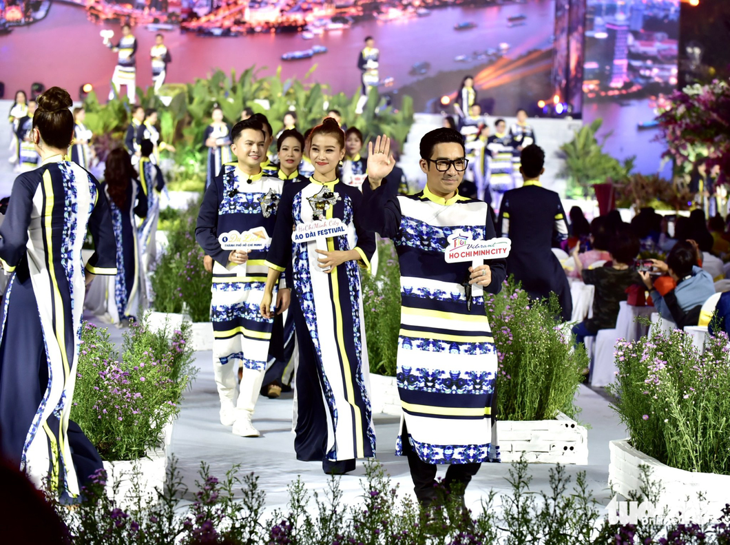 Artists don ao dai at the opening night of the 9th Ho Chi Minh City Ao Dai Festival on March 3, 2023. Photo: T.T.D. / Tuoi Tre