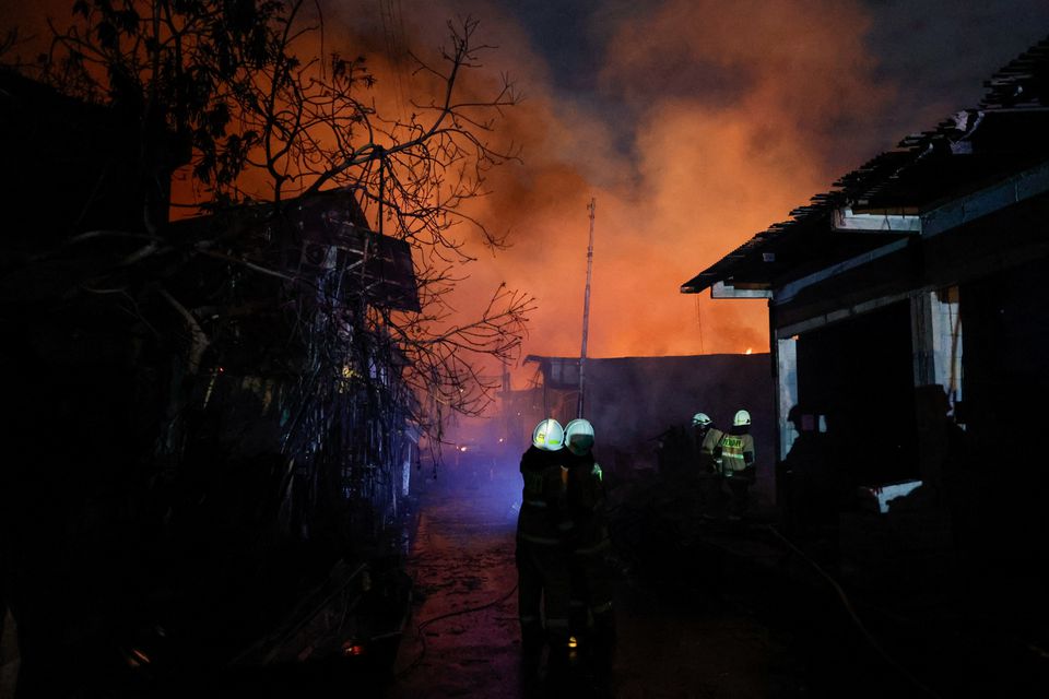 Firefighters try to extinguish a fire at a fuel storage station operated by Indonesia's state energy company Pertamina, in Jakarta, Indonesia, March 3, 2023. Photo: Reuters