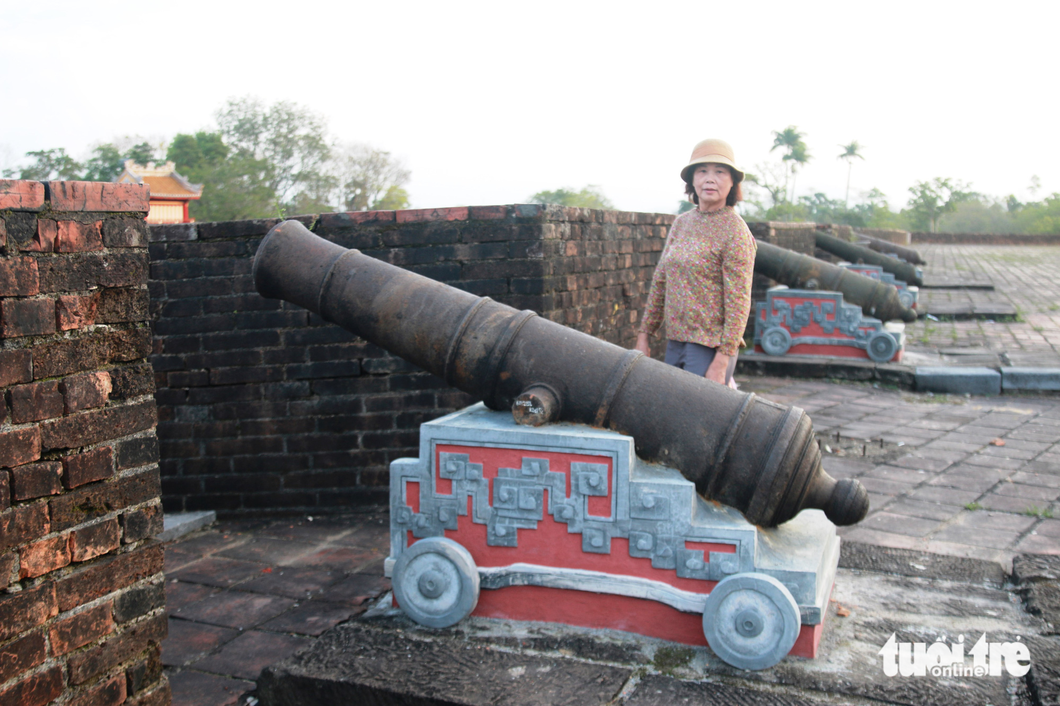A flamethrower cannon lies in the rampart area. Photo: Nhat Linh / Tuoi Tre