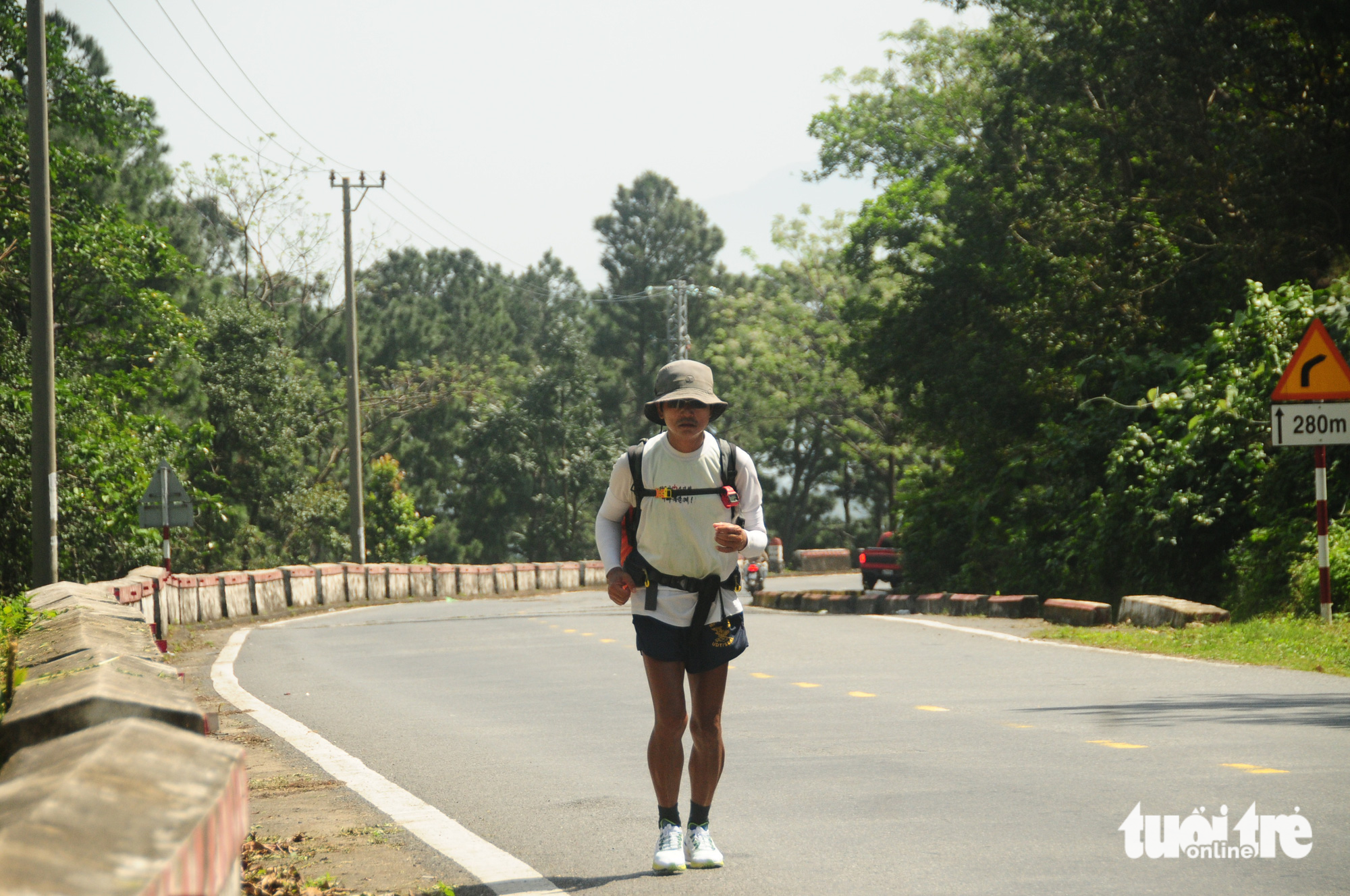 Besa Kim, 55, is a South Korean citizen, who also has a special passion for running. Photo: B.D. / Tuoi Tre