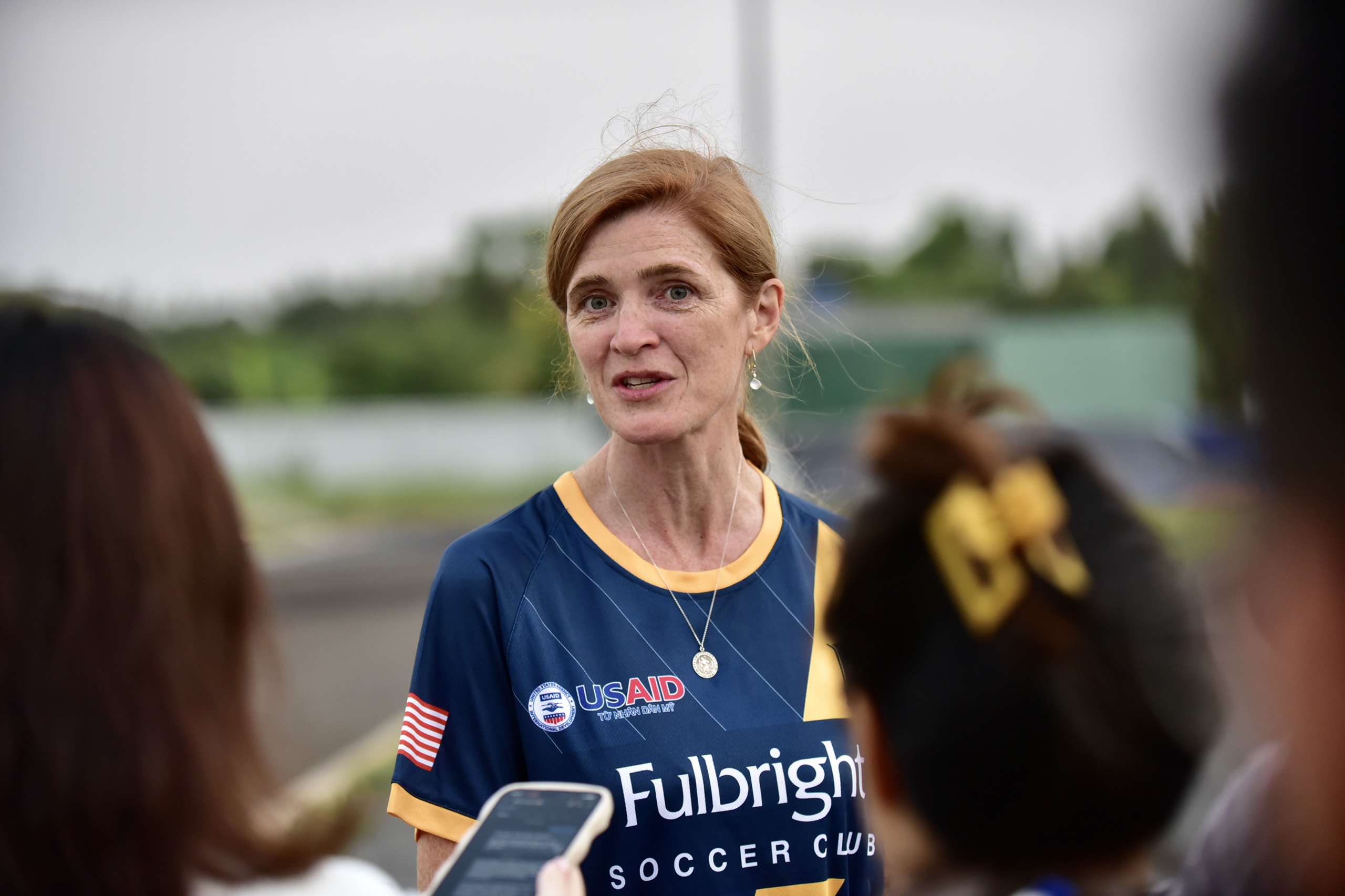 USAID Administrator Samantha Power speaks with the press after a scrimmage with Fulbright University Vietnam students. Photo: Tran Tien Dung / Tuoi Tre