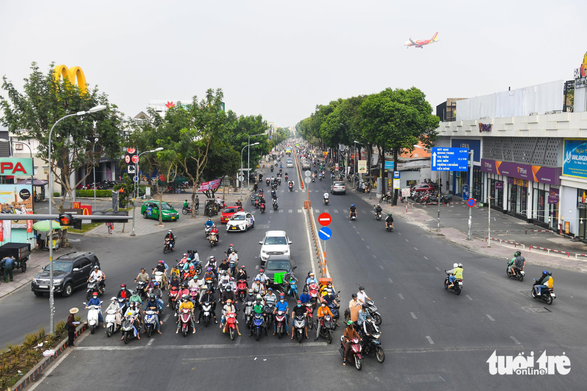 Go Vap Intersection where Nguyen Kiem, Nguyen Oanh, Quang Trung, Pham Ngu Lao, Nguyen Van Nghi, and Tran Thị Nghi streets meet each other.