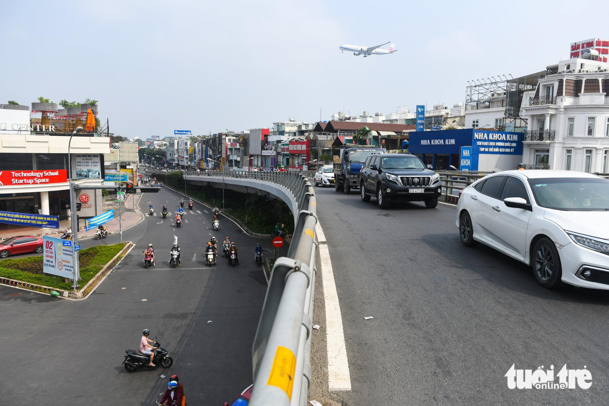 In 2017, the Ho Chi Minh City authorities scaled down the roundabout and built a steel overpass there, helping ease traffic jams.