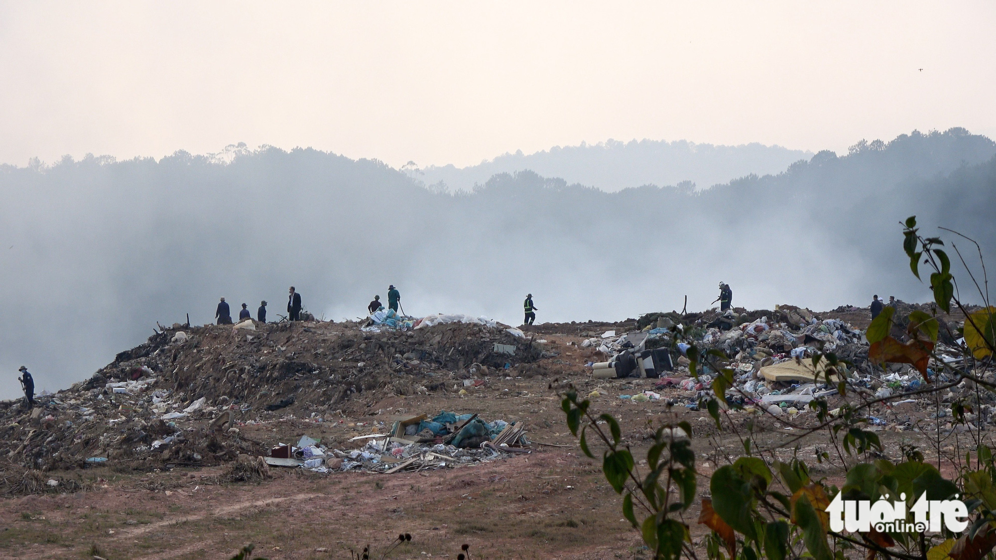 Firefighters try to extinguish a smoldering fire at the Cam Ly landfill in Da Lat City, Lam Dong Province, Vietnam, March 14, 2023. Photo: Tuoi Tre