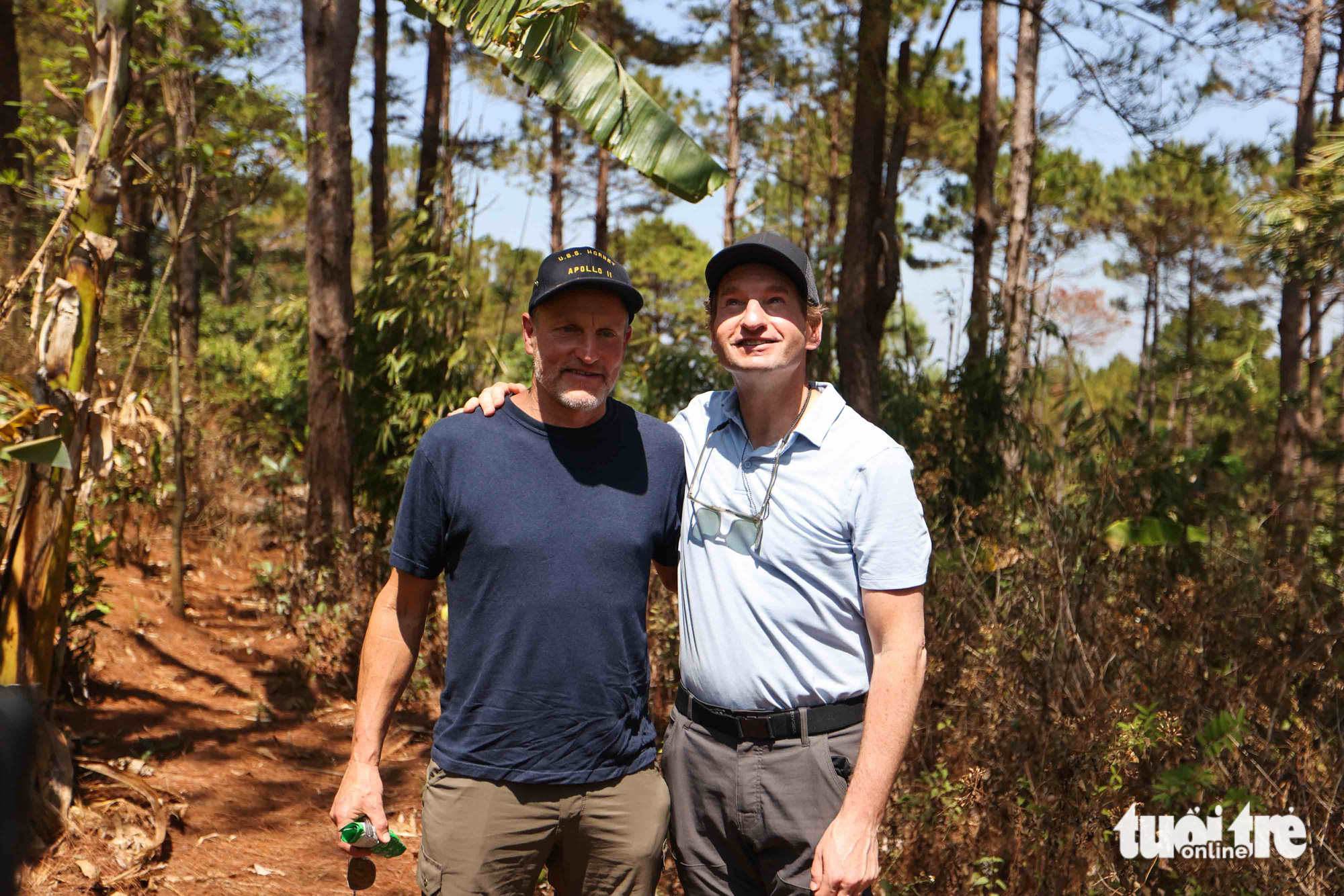 Dean Phillips (R) and actor Woody Harrelson pose for a photo at the site where the former’s father died in 1969. Photo: Nguyen Khanh / Tuoi Tre