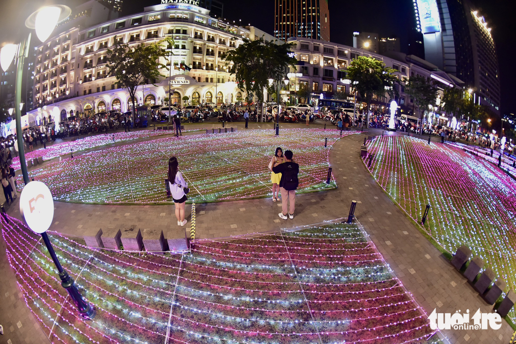 The LED sakura flowers at Bach Dang Wharf Park in District 1, Ho Chi Minh City. Photo: T.T.D. / Tuoi Tre