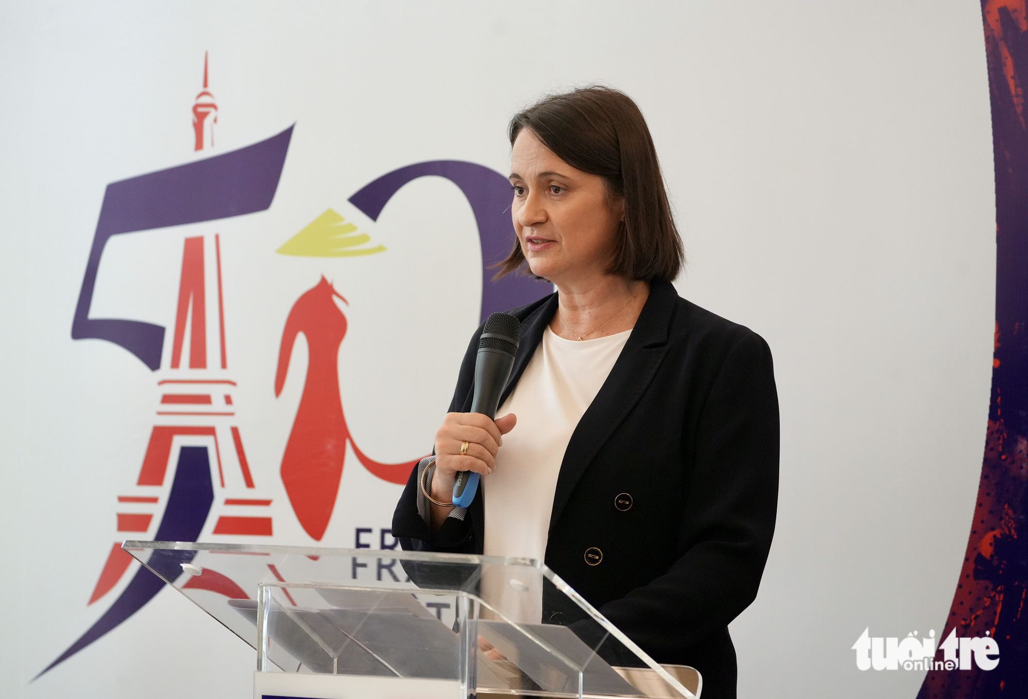 French Consul General in Ho Chi Minh City Emmanuelle Pavillon-Grosser speaks at a press briefing at the building of the French Consulate General in Ho Chi Minh City on Wednesday, March 15, 2022. Photo: Huynh Vy / Tuoi Tre