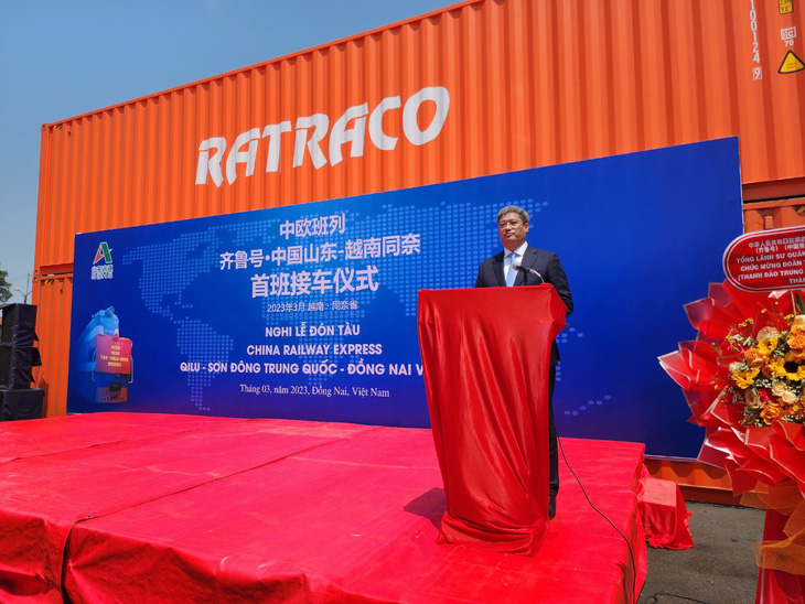 Chinese freight train first comes to Vietnam’s southern province